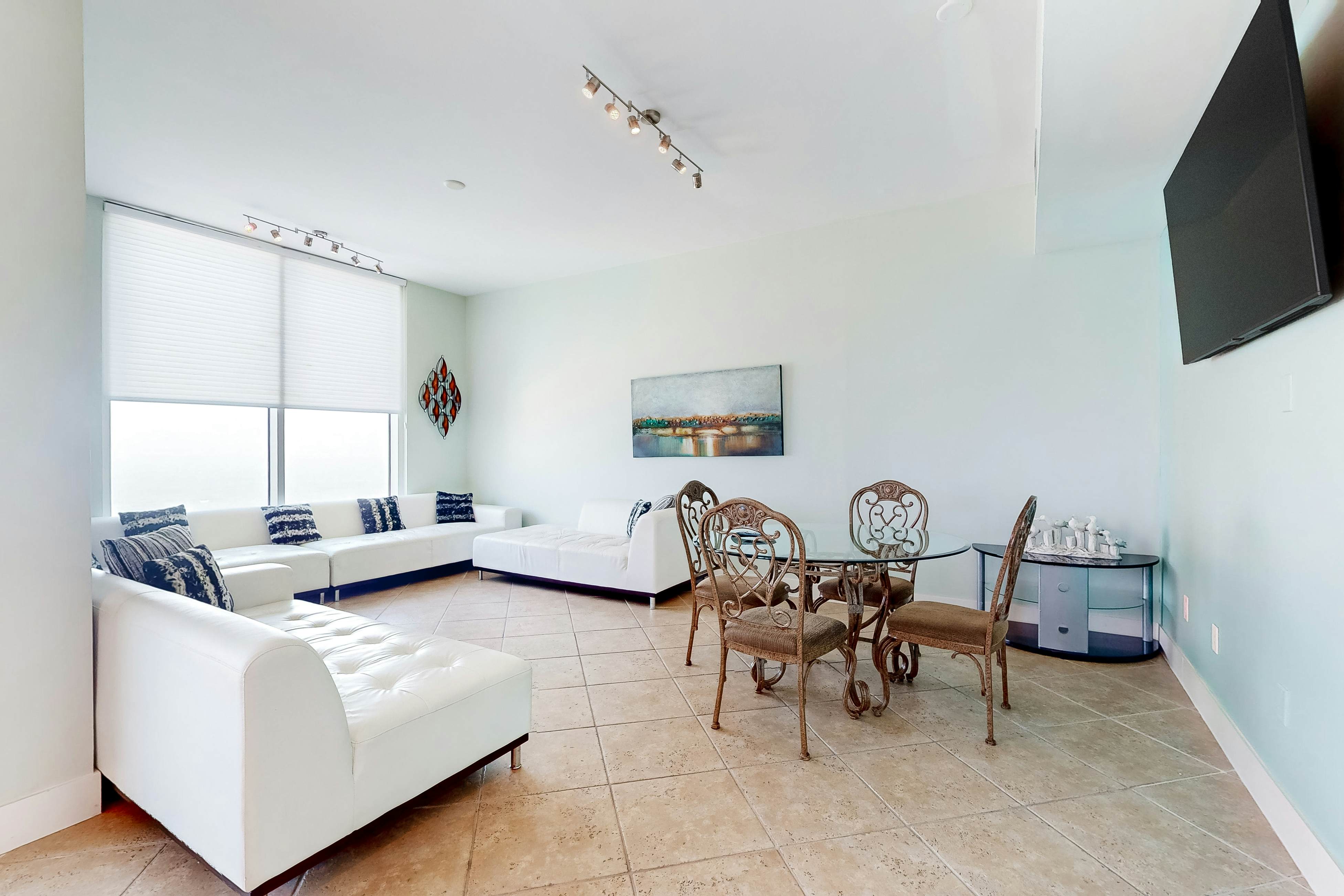 Sapphire Condominiums 1401