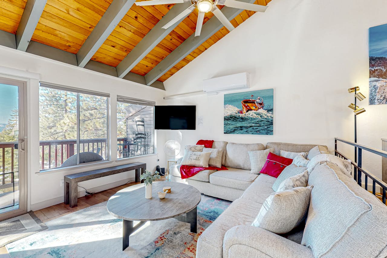 Making Waves, Unit B 3 BD Stateline, NV Vacation Rental Vacasa