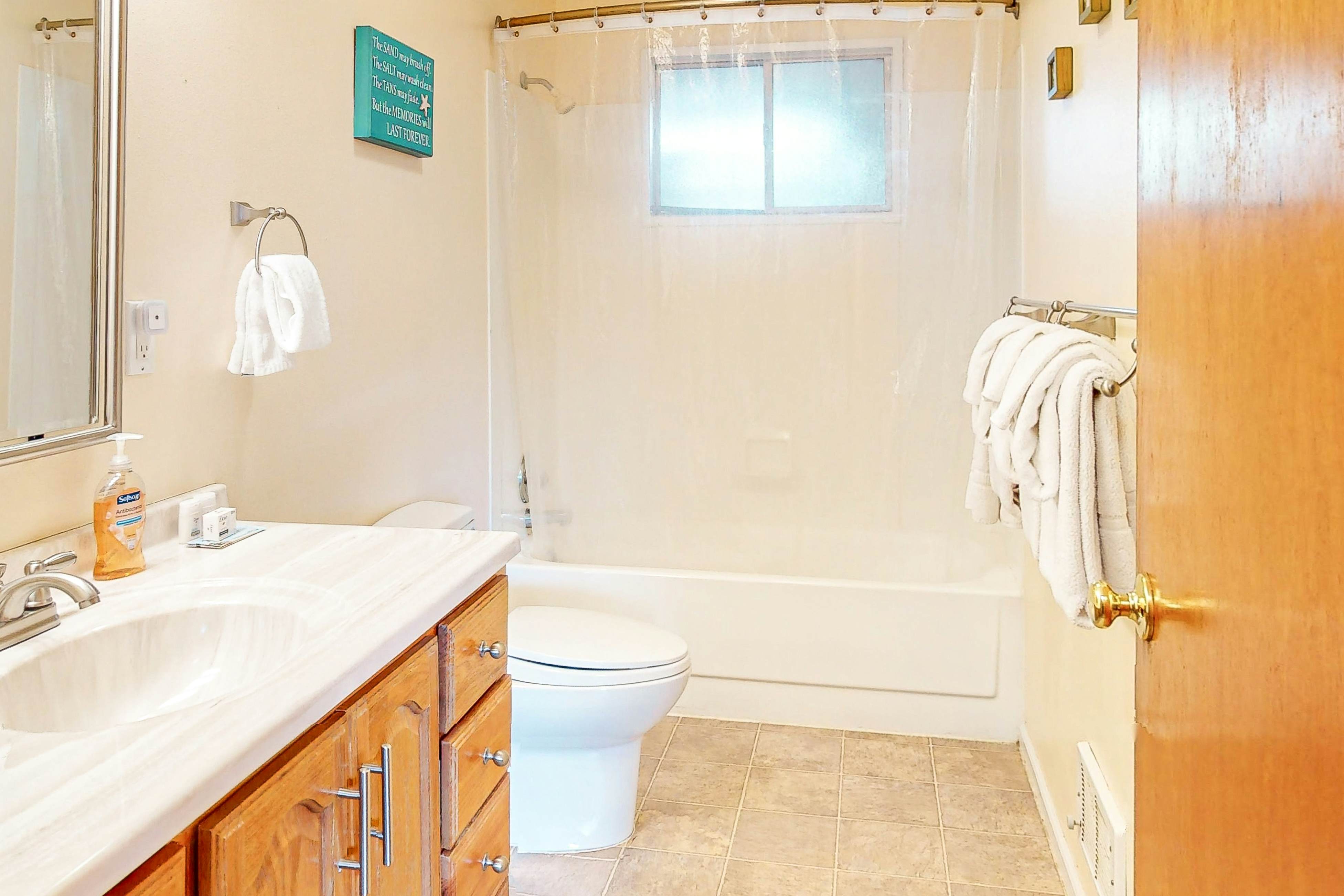 Sparkling Sands Oceanfront w Hot Tub