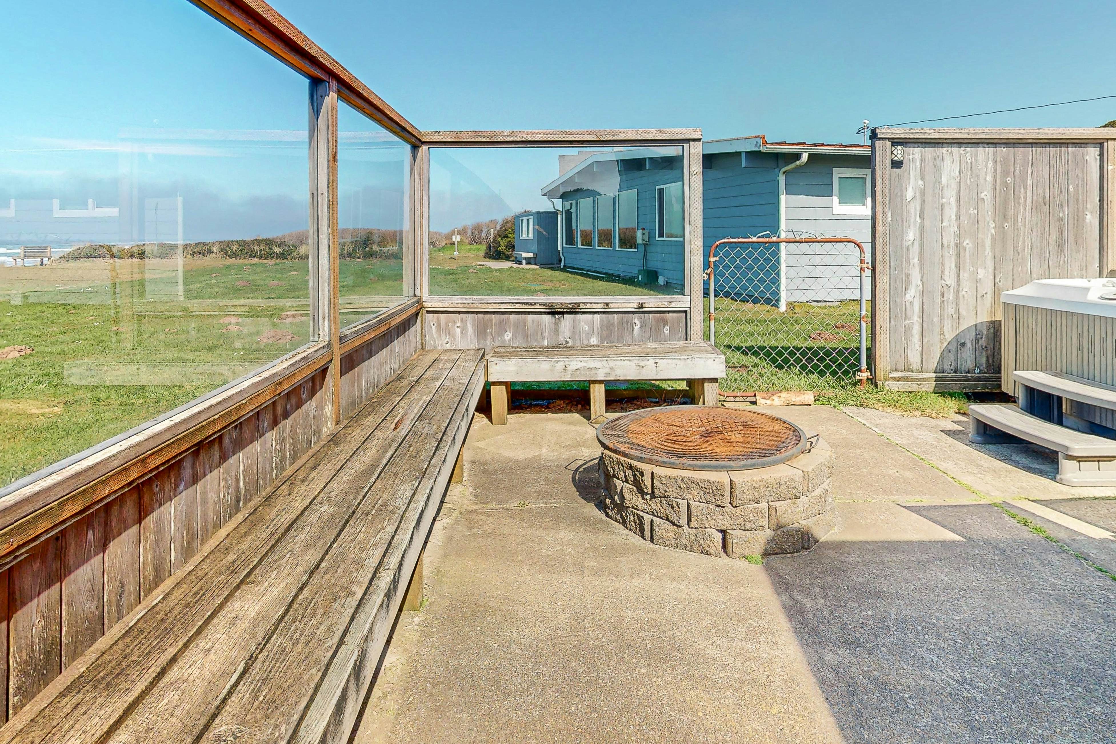 Sparkling Sands Oceanfront w Hot Tub
