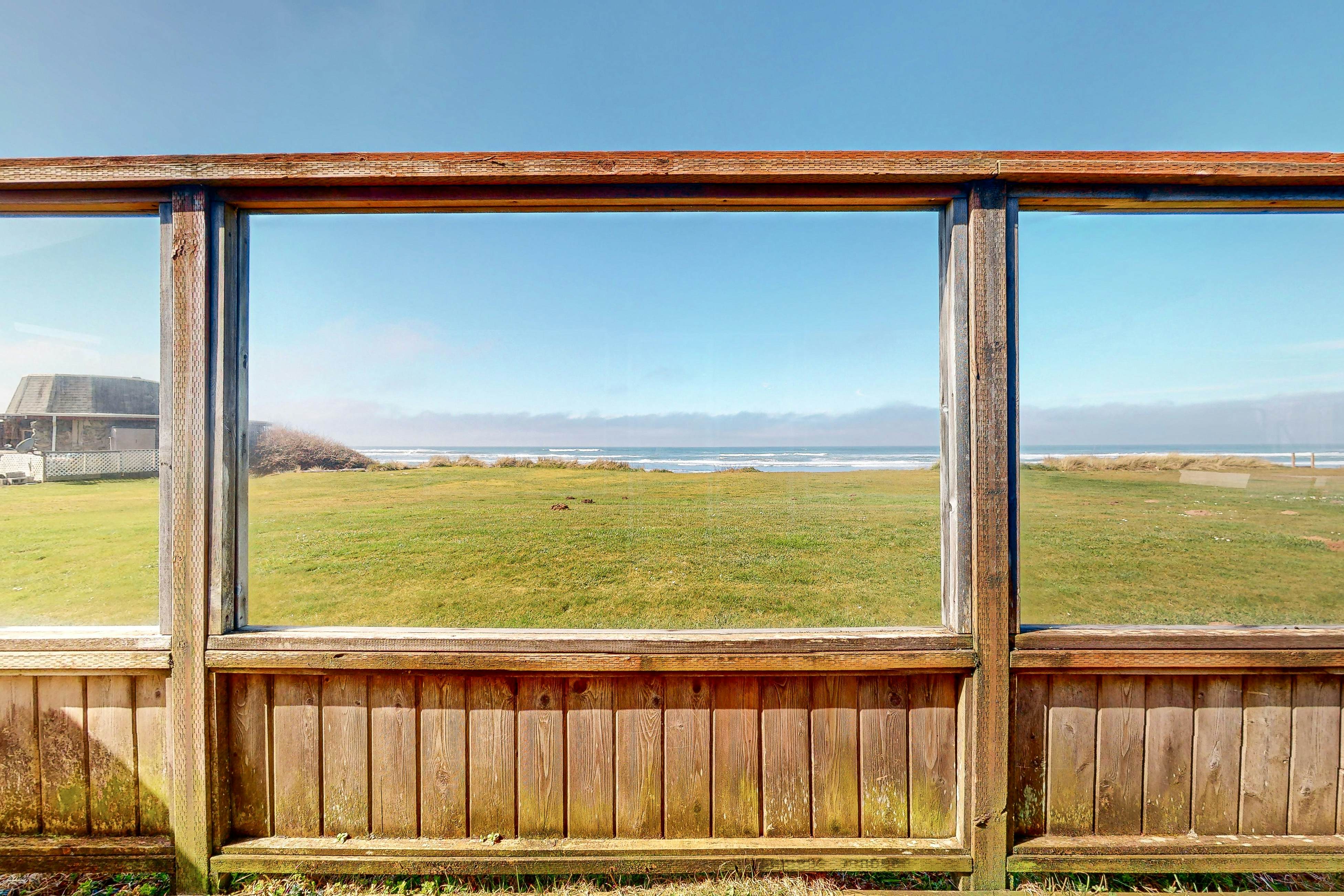 Sparkling Sands Oceanfront w Hot Tub