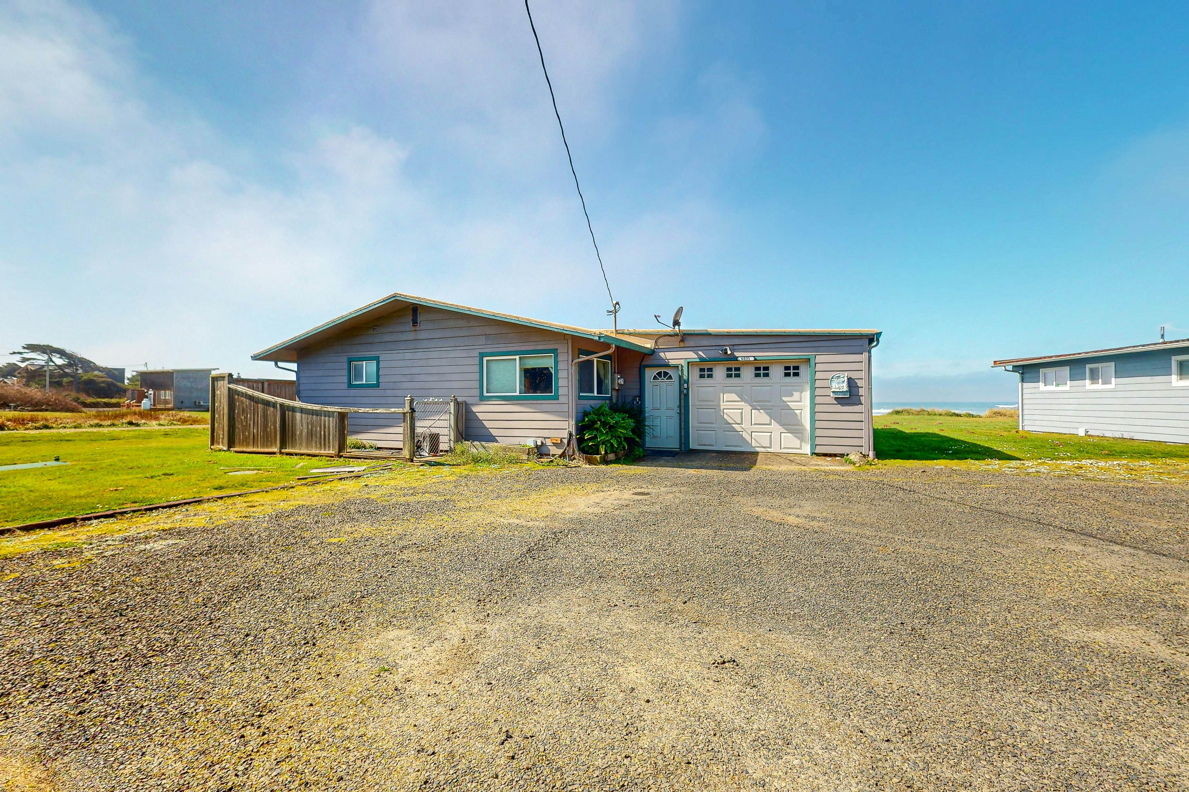 Sparkling Sands Oceanfront w Hot Tub