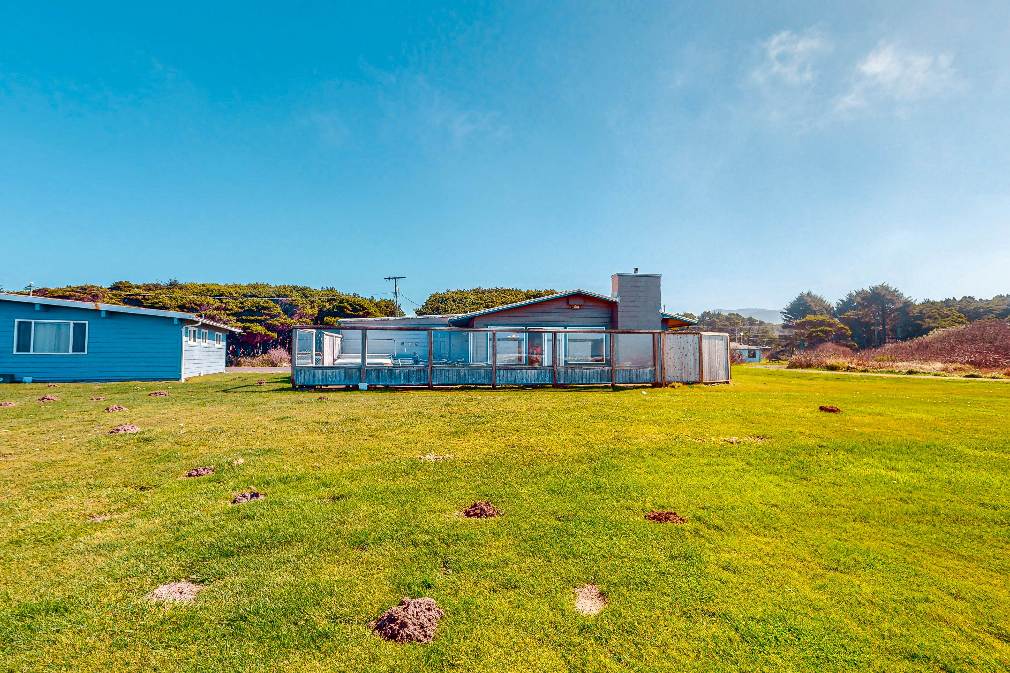Sparkling Sands Oceanfront w Hot Tub