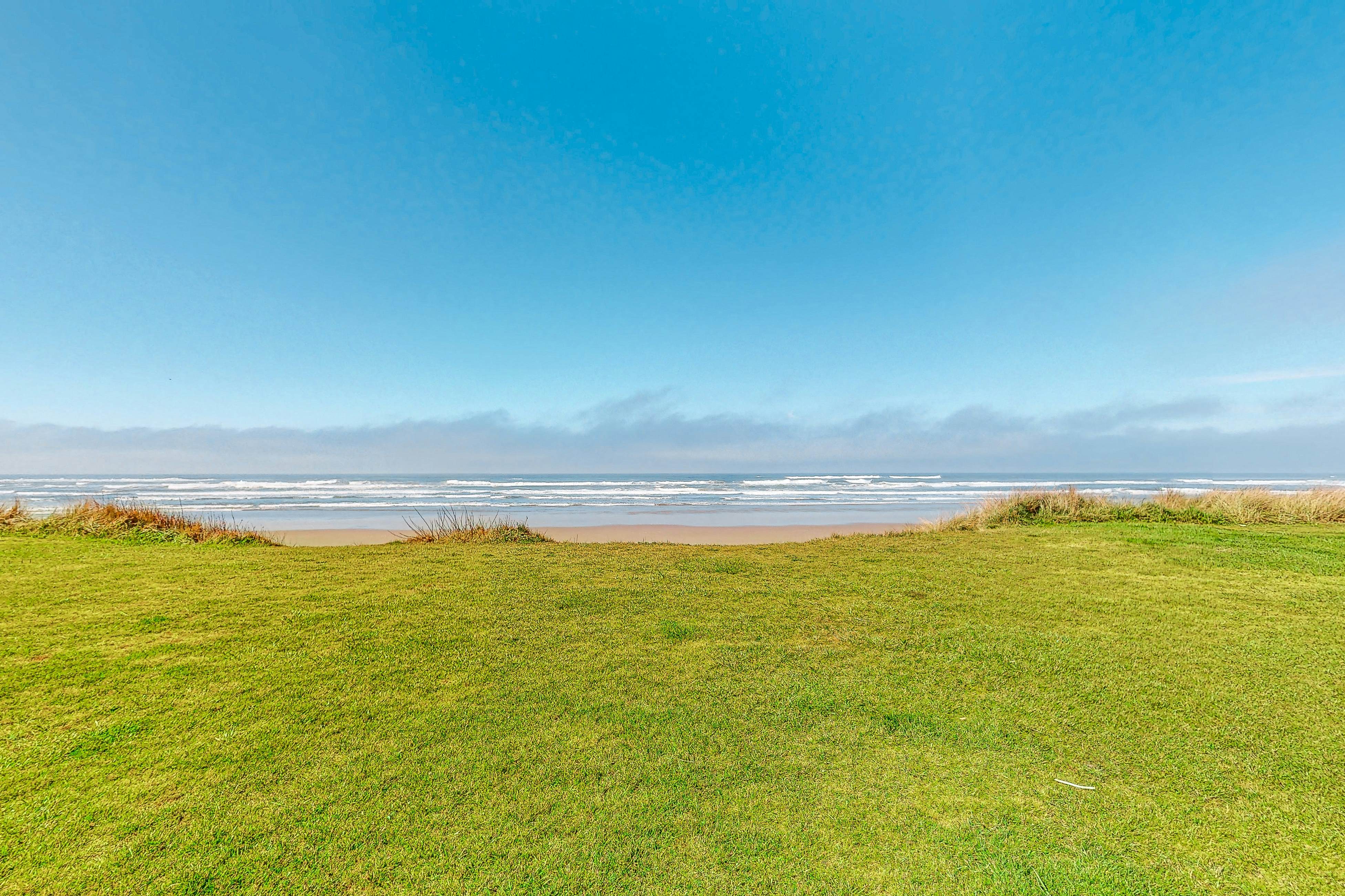 Sparkling Sands Oceanfront w Hot Tub