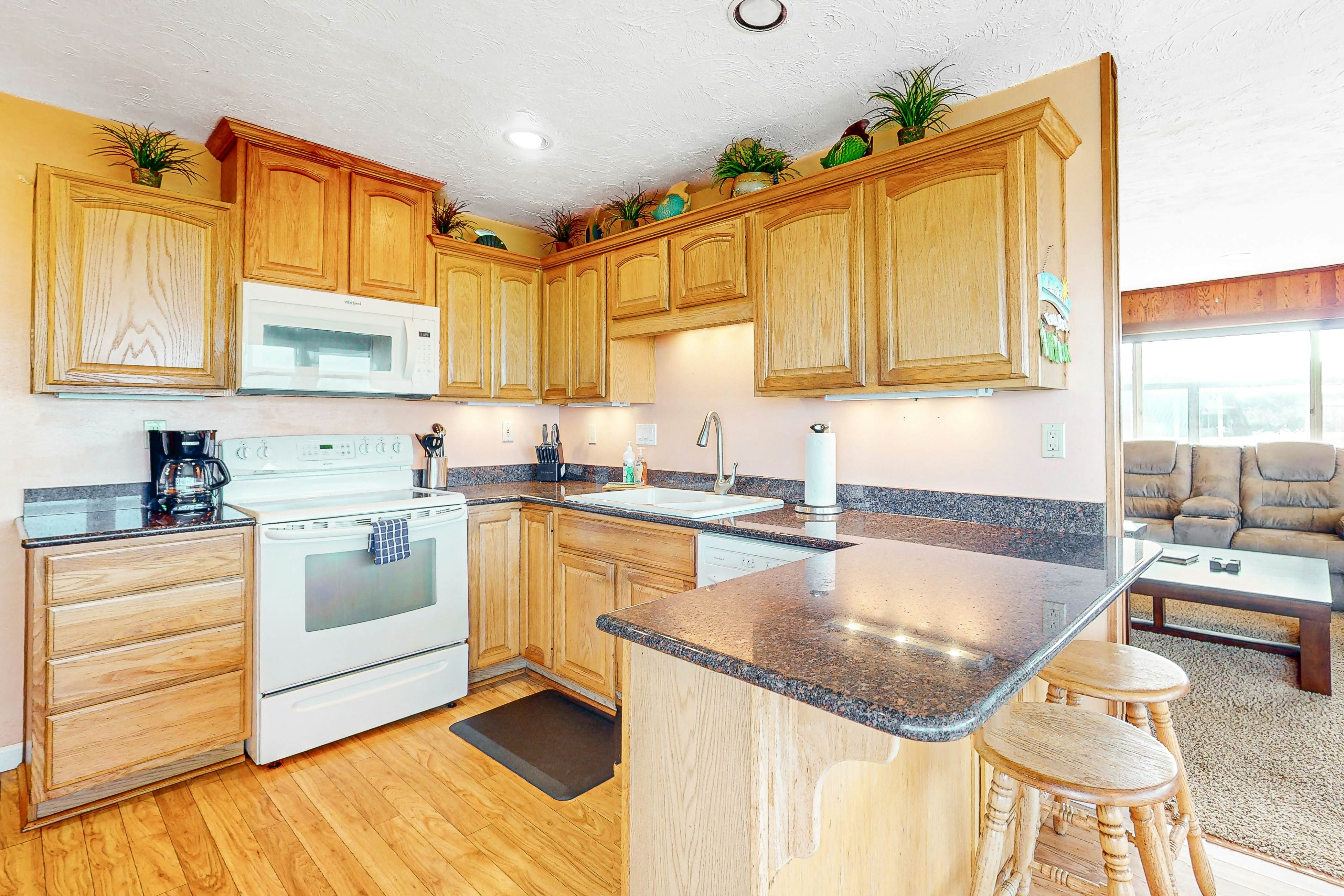 Sparkling Sands Oceanfront w Hot Tub