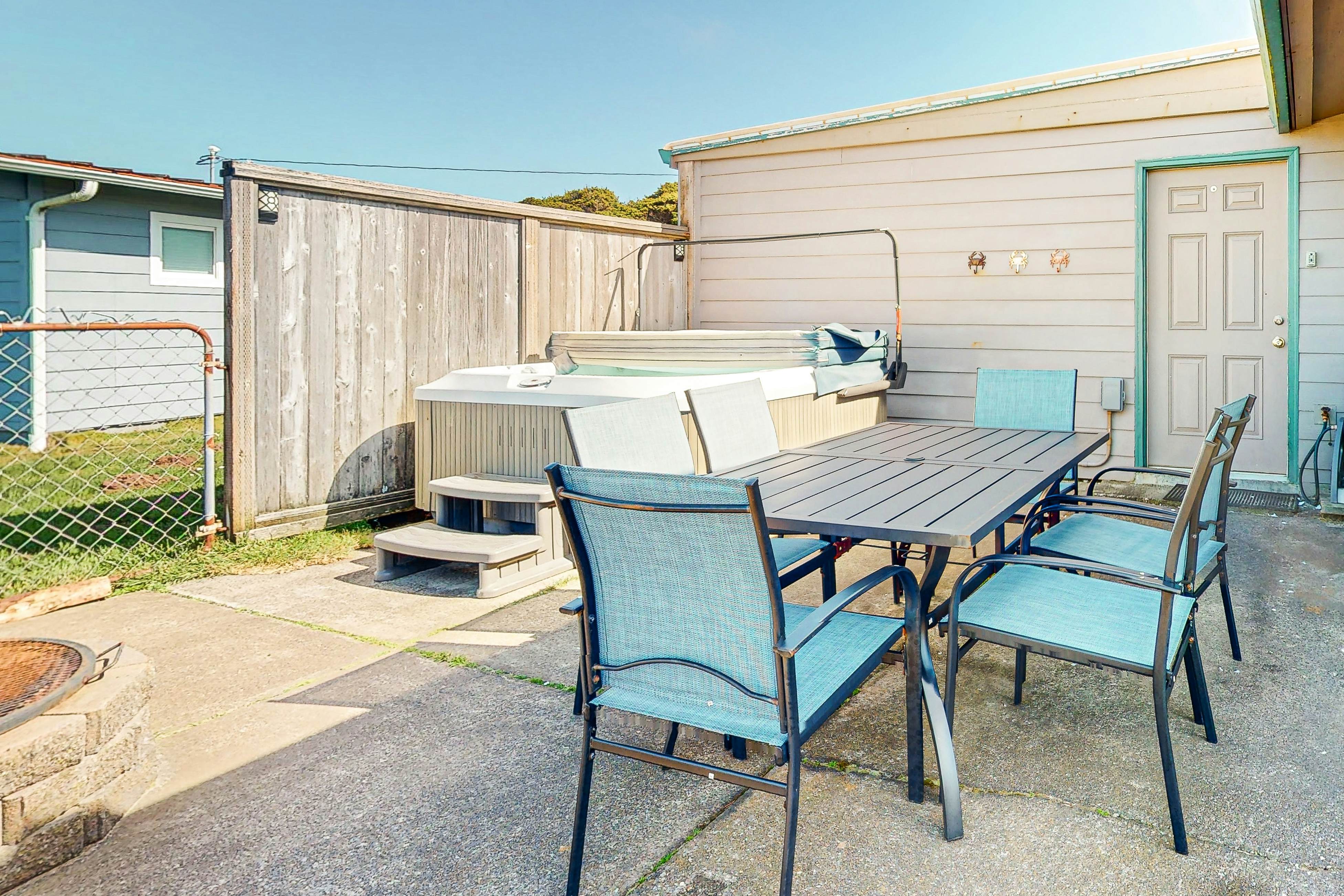 Sparkling Sands Oceanfront w Hot Tub