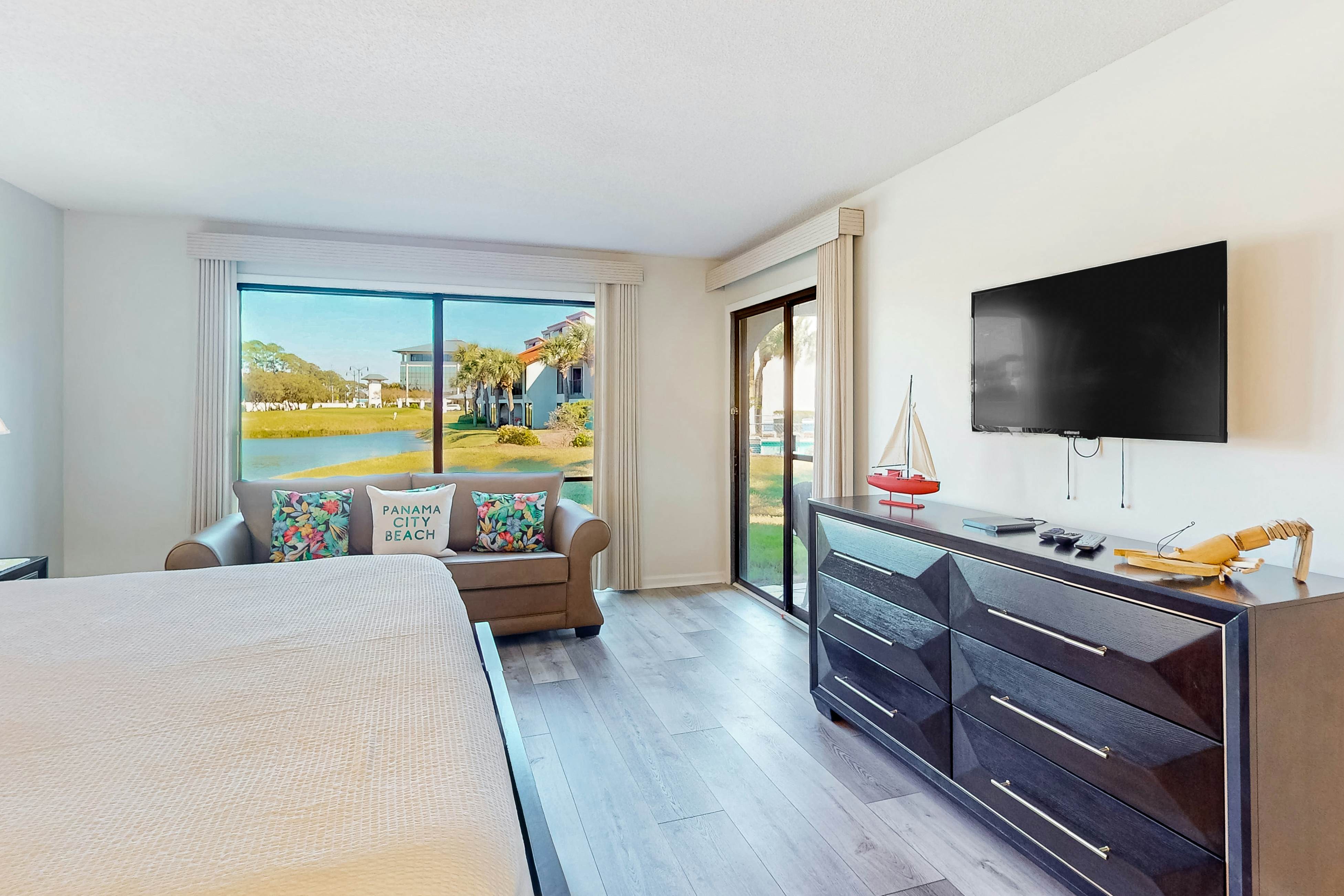 Edgewater Golf Villas  #1506