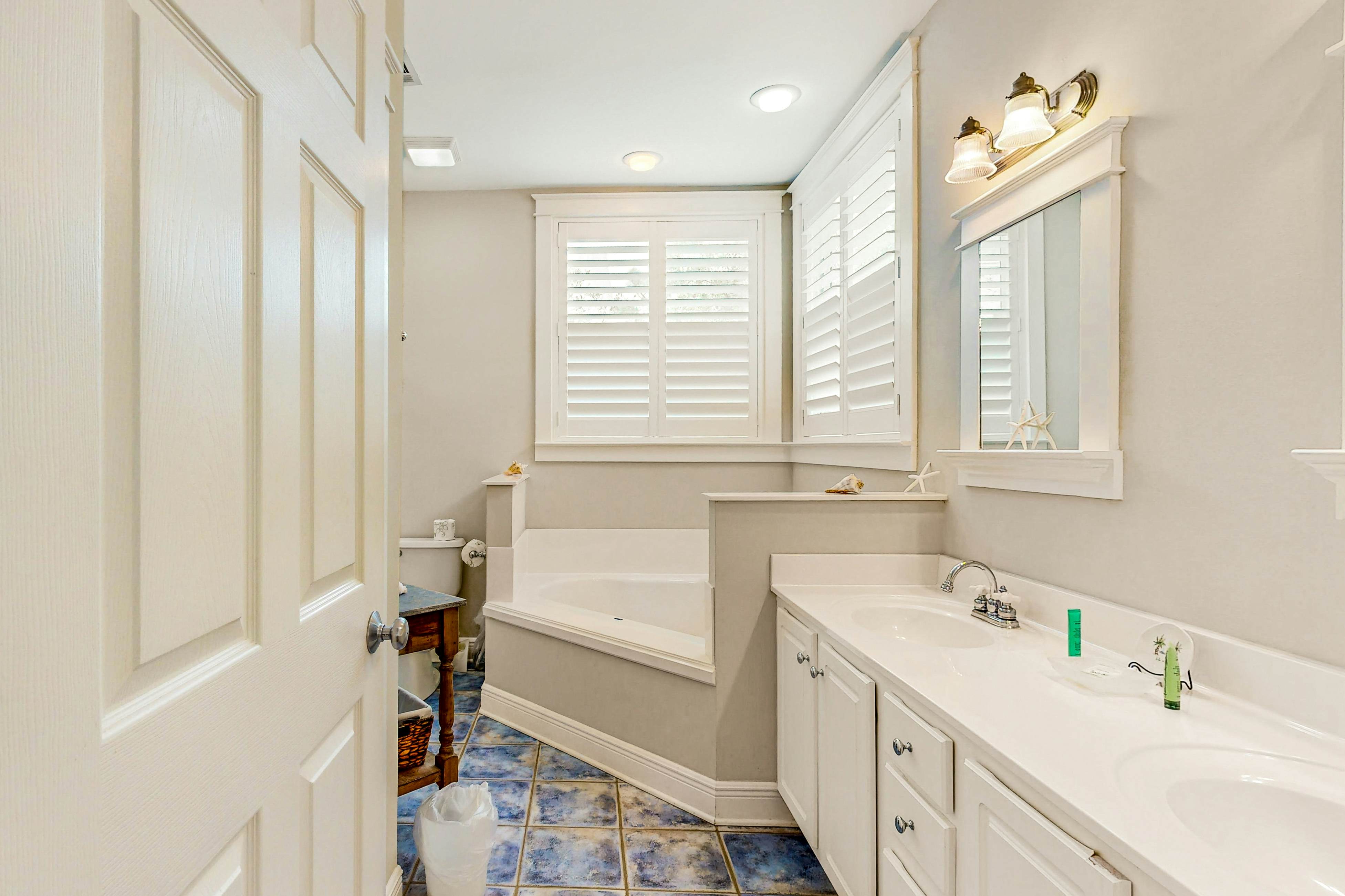 Grove By The Sea - Passin' Thru