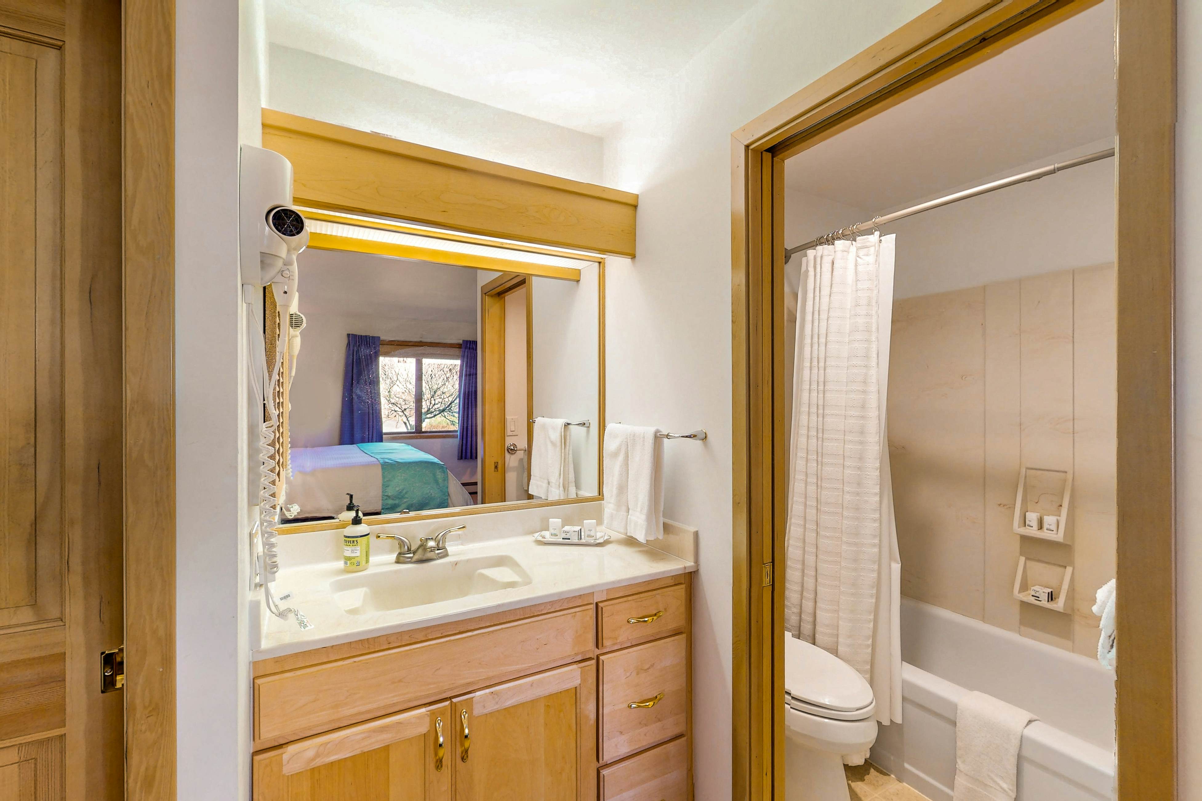 Ludlow Seaside Hale'