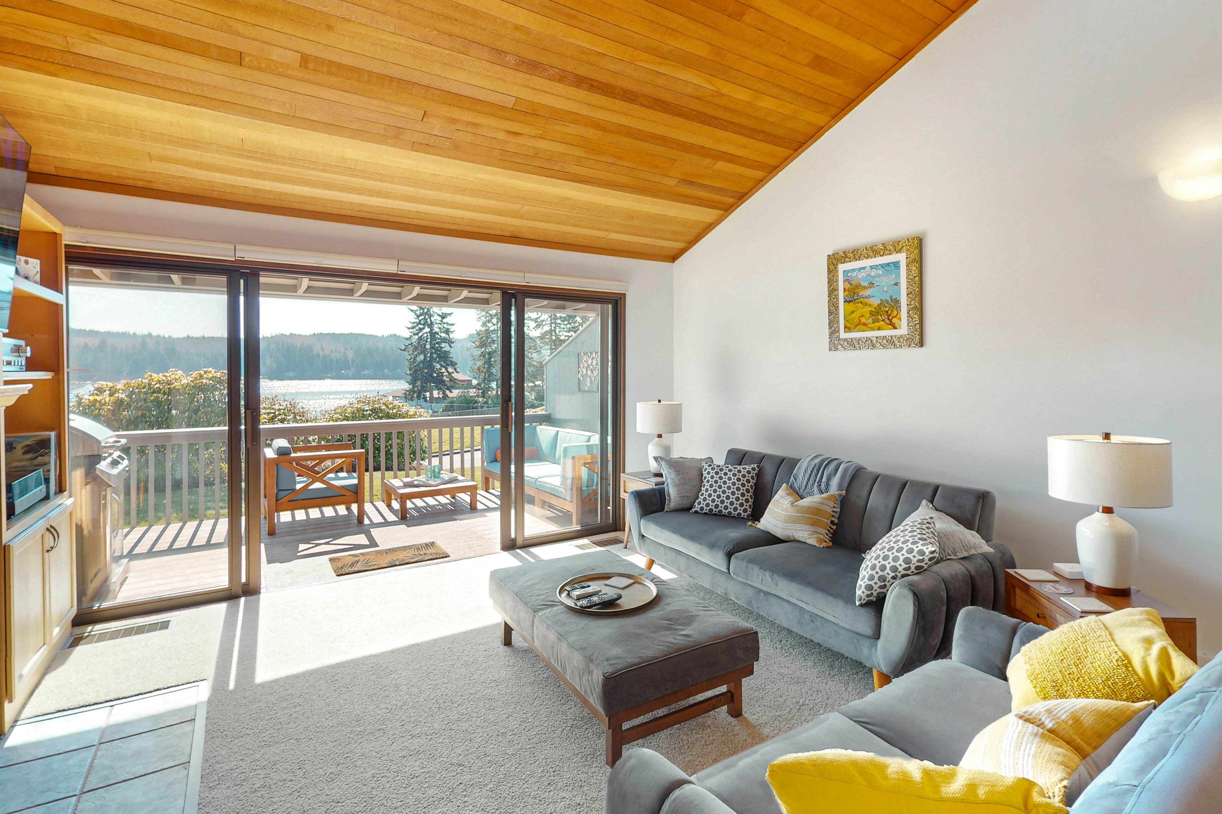 Ludlow Seaside Hale'