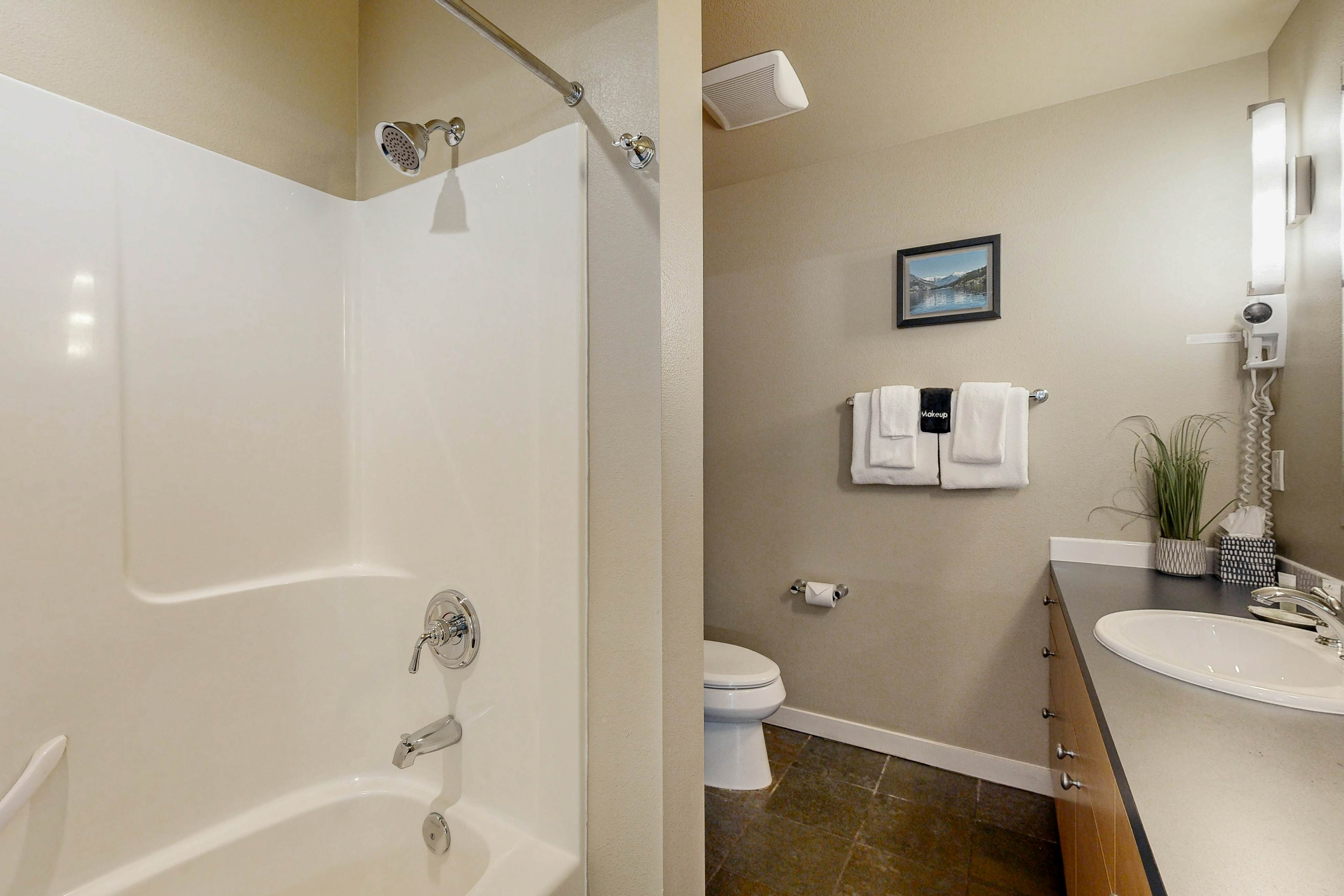 Chelan Resort Suites - #409 Suite Views 409