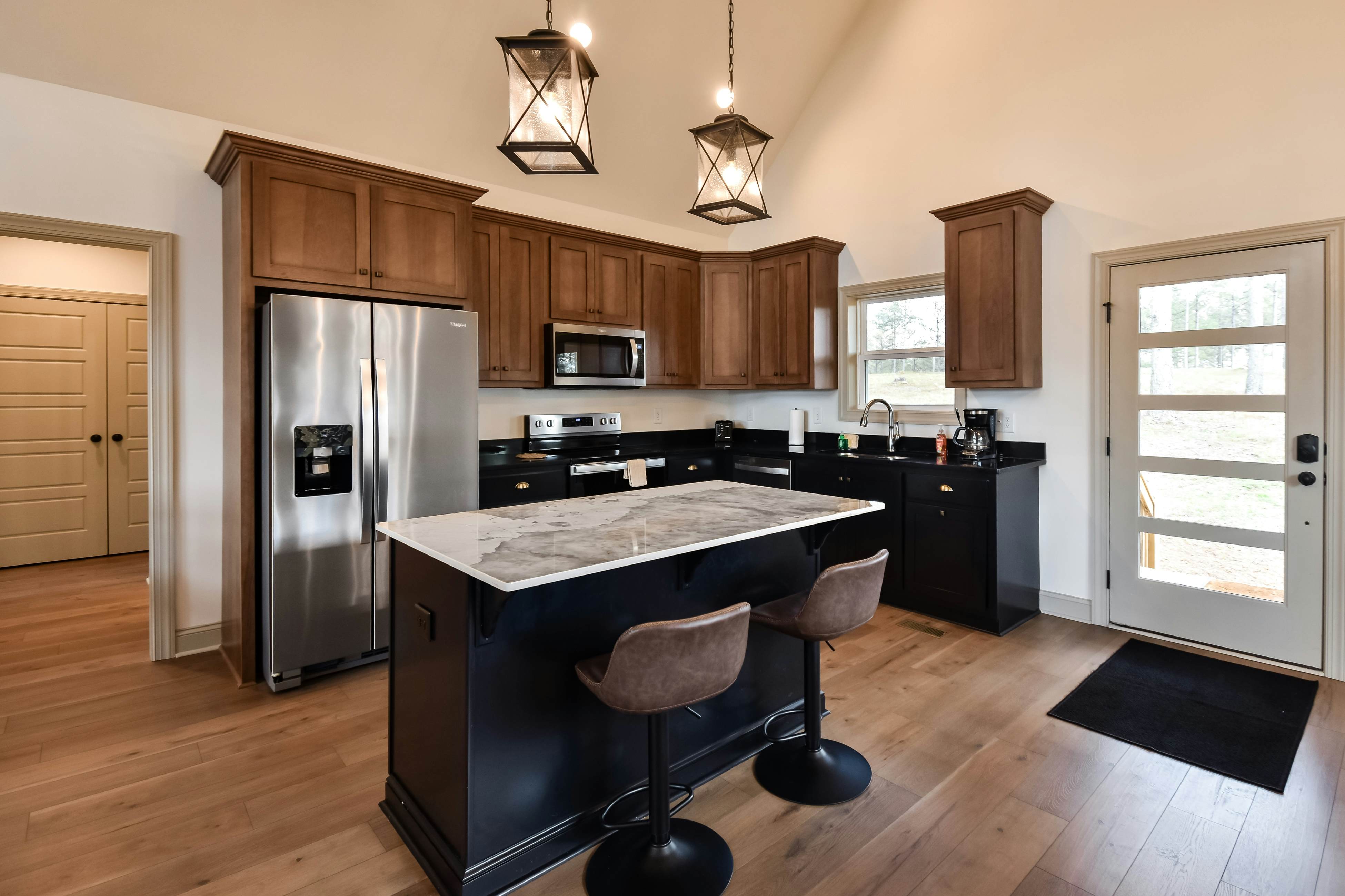 Mountain Peak Lodge - Cabin & Game Room Retreat 