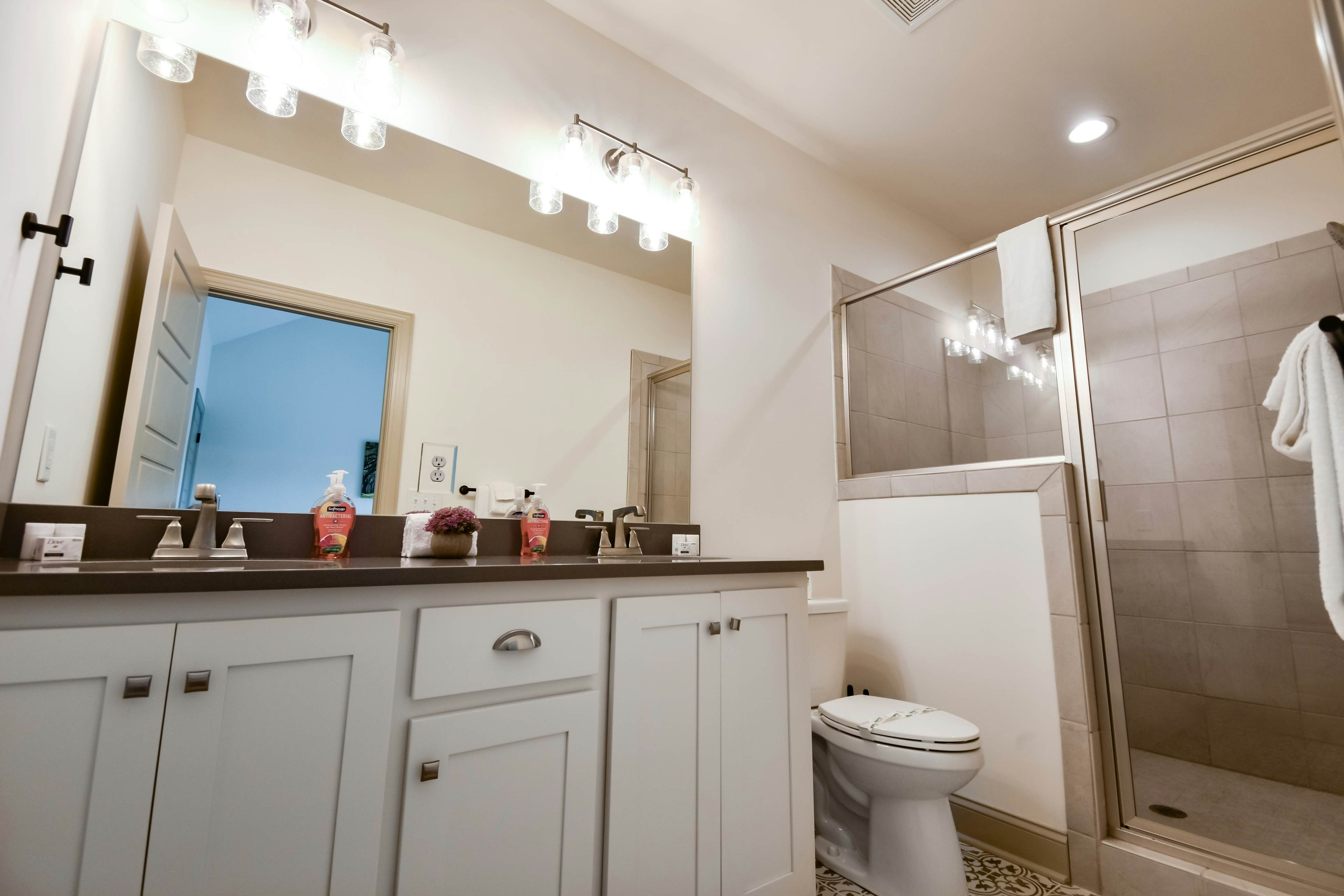 Mountain Peak Lodge - Cabin & Game Room Retreat 