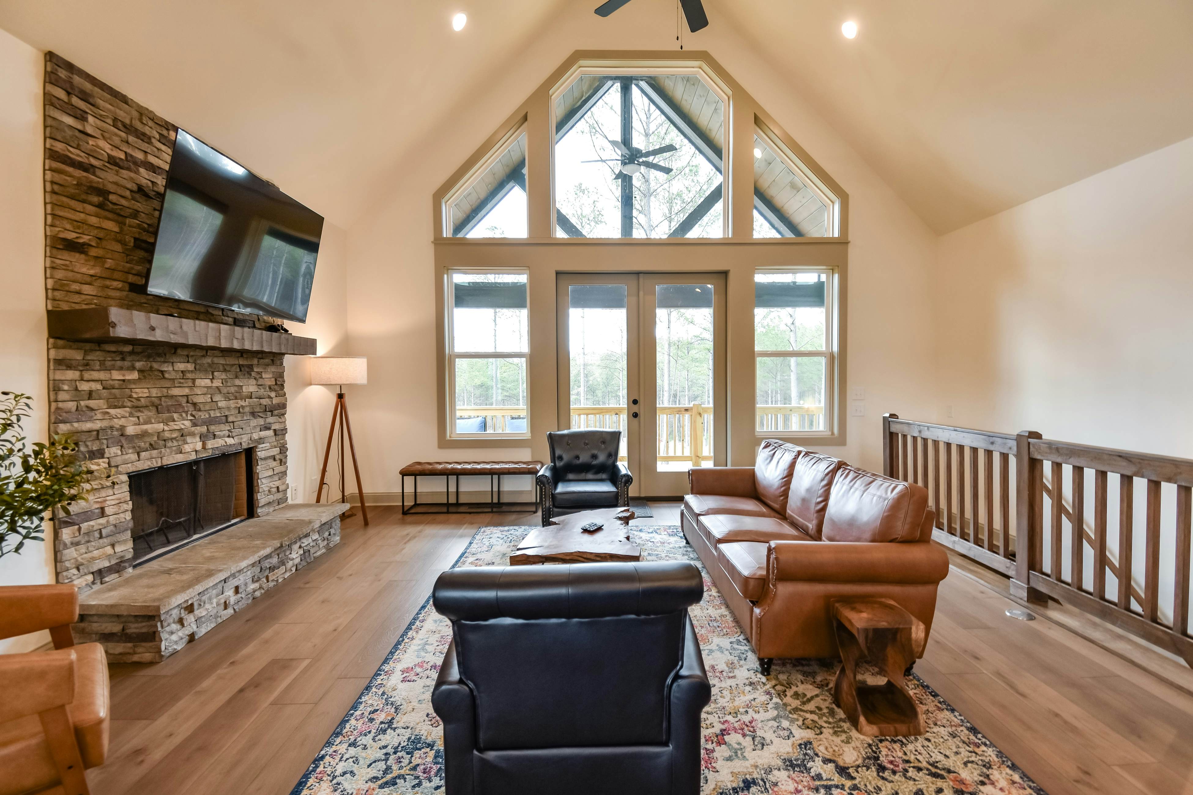 Mountain Peak Lodge - Cabin & Game Room Retreat 