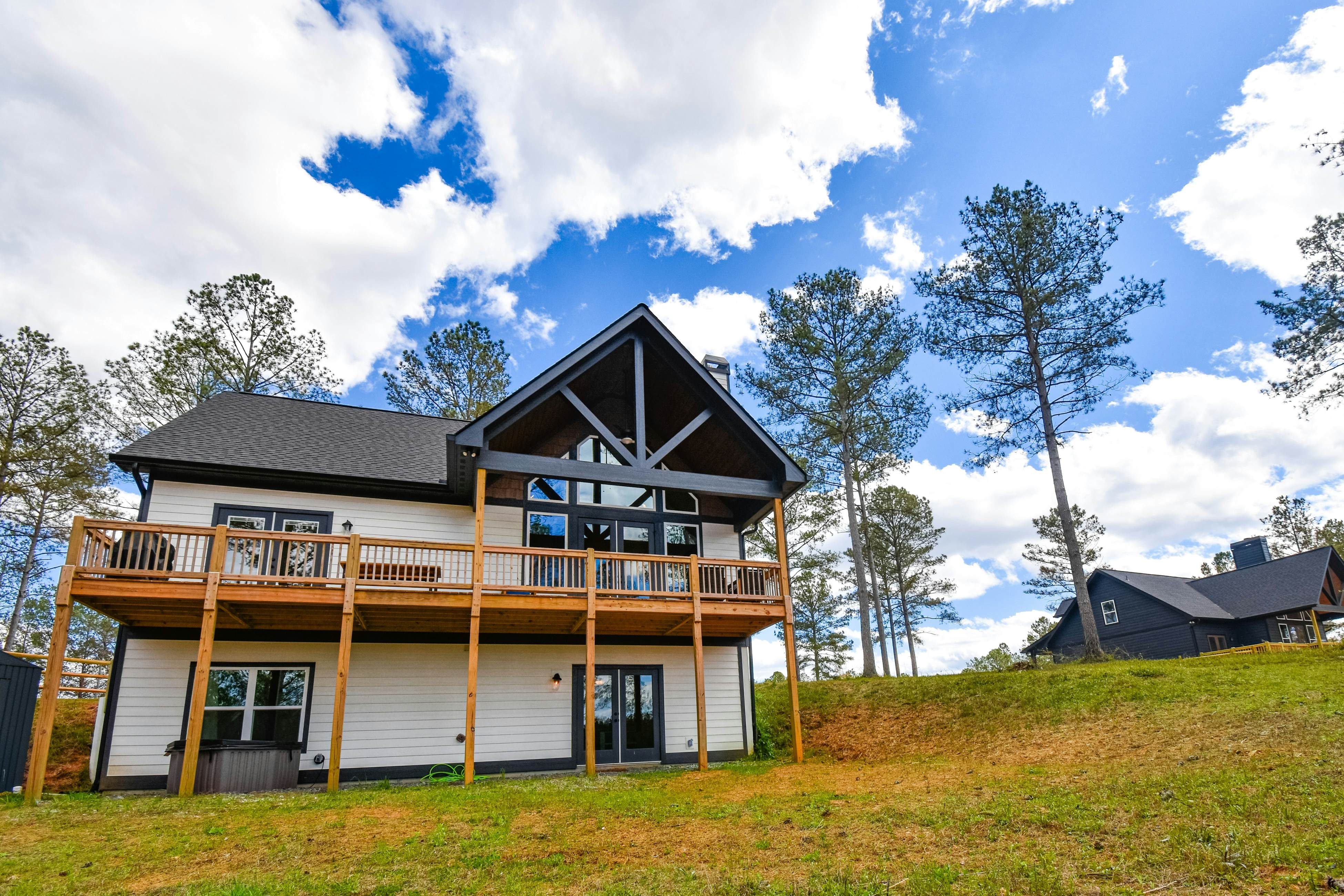 Mountain Peak Lodge - Cabin & Game Room Retreat 