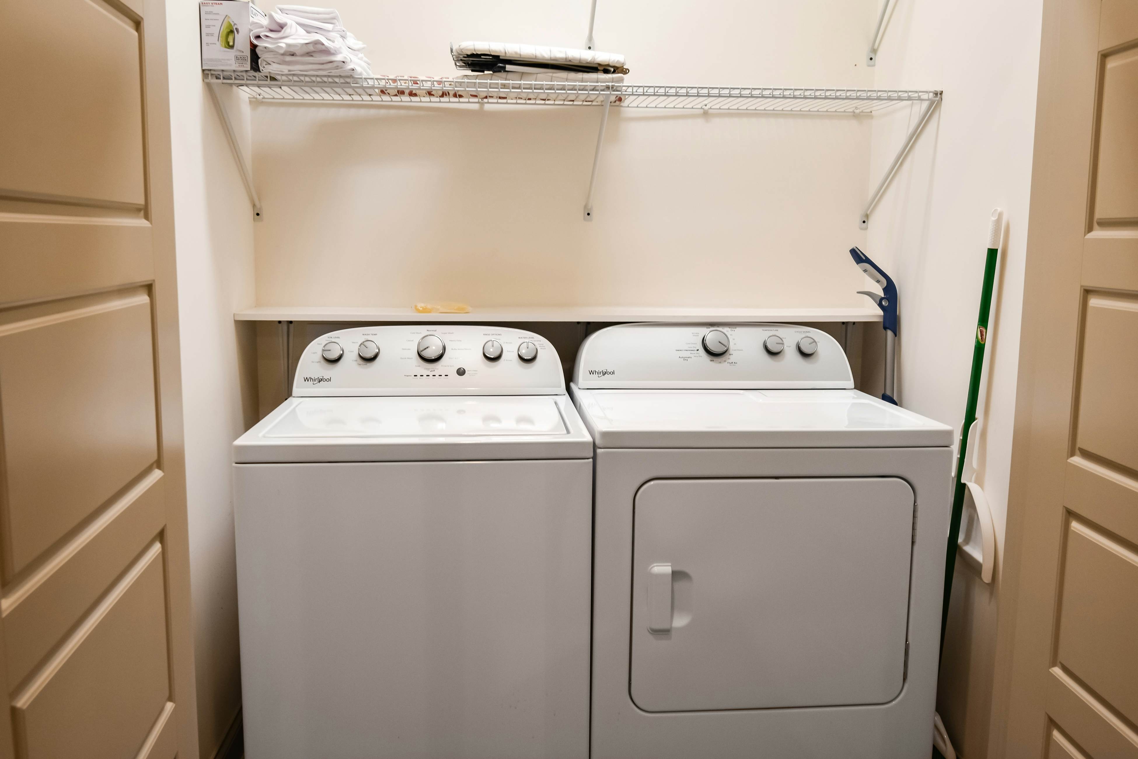 Mountain Peak Lodge - Cabin & Game Room Retreat 