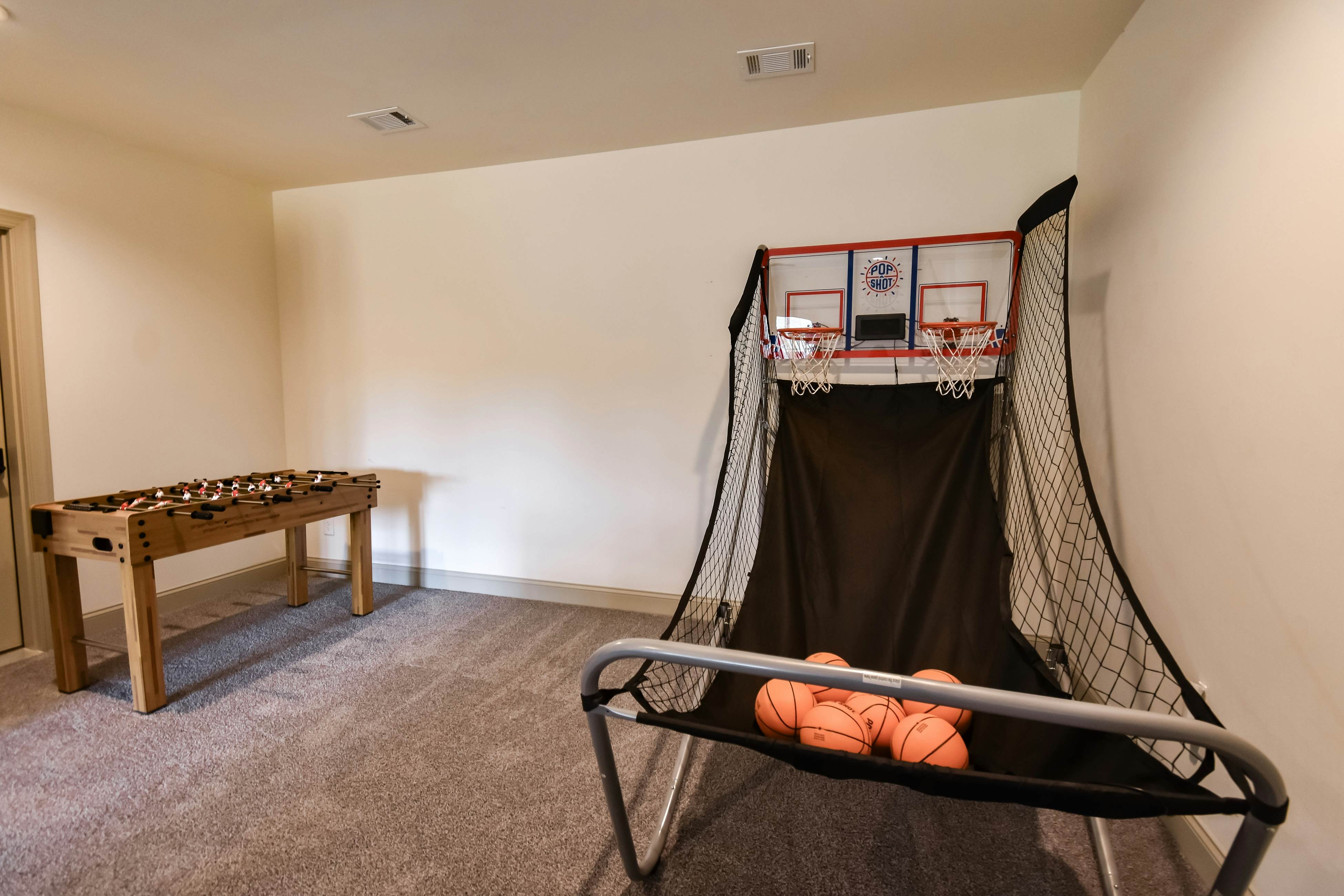 Mountain Peak Lodge - Cabin & Game Room Retreat 