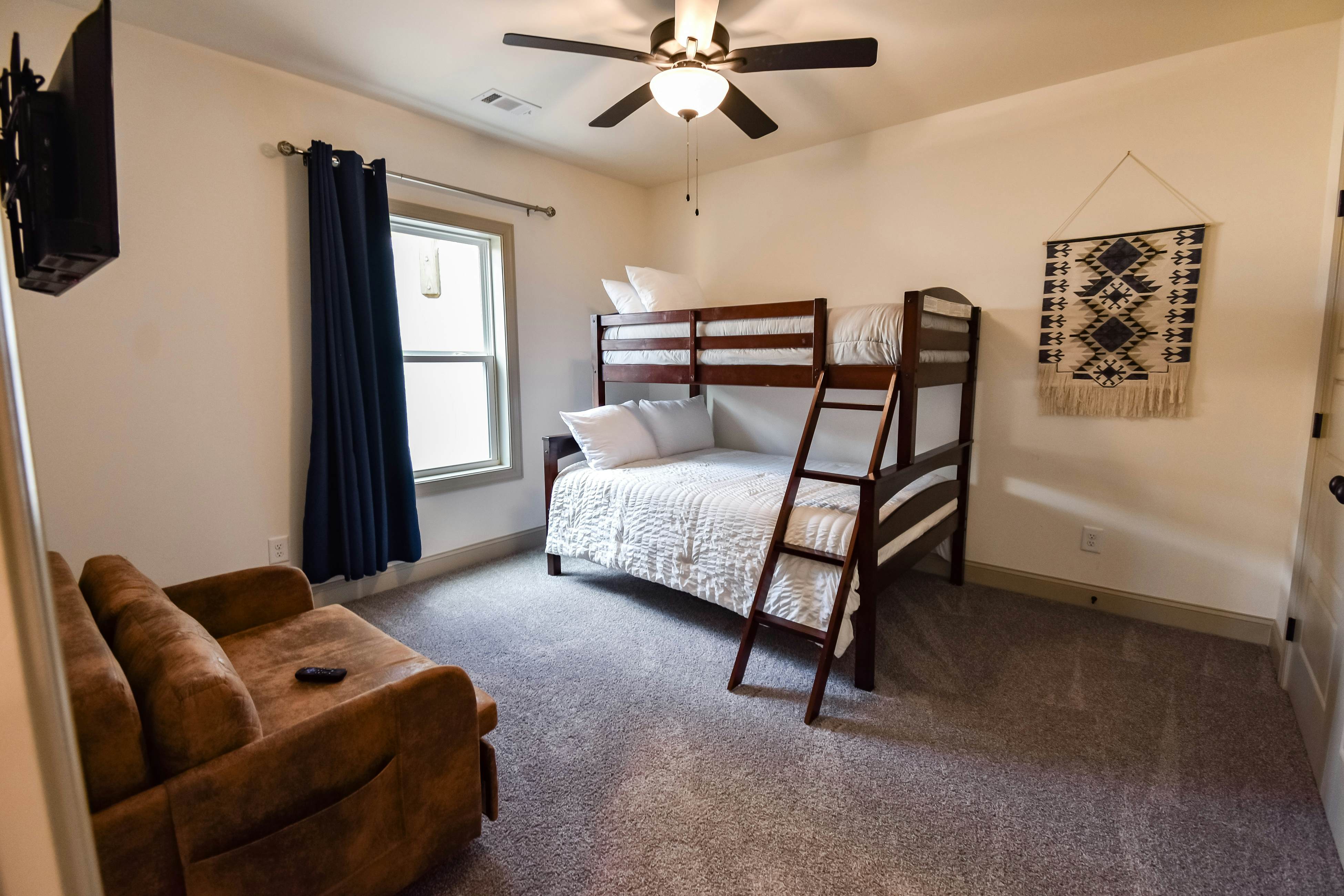 Mountain Peak Lodge - Cabin & Game Room Retreat 