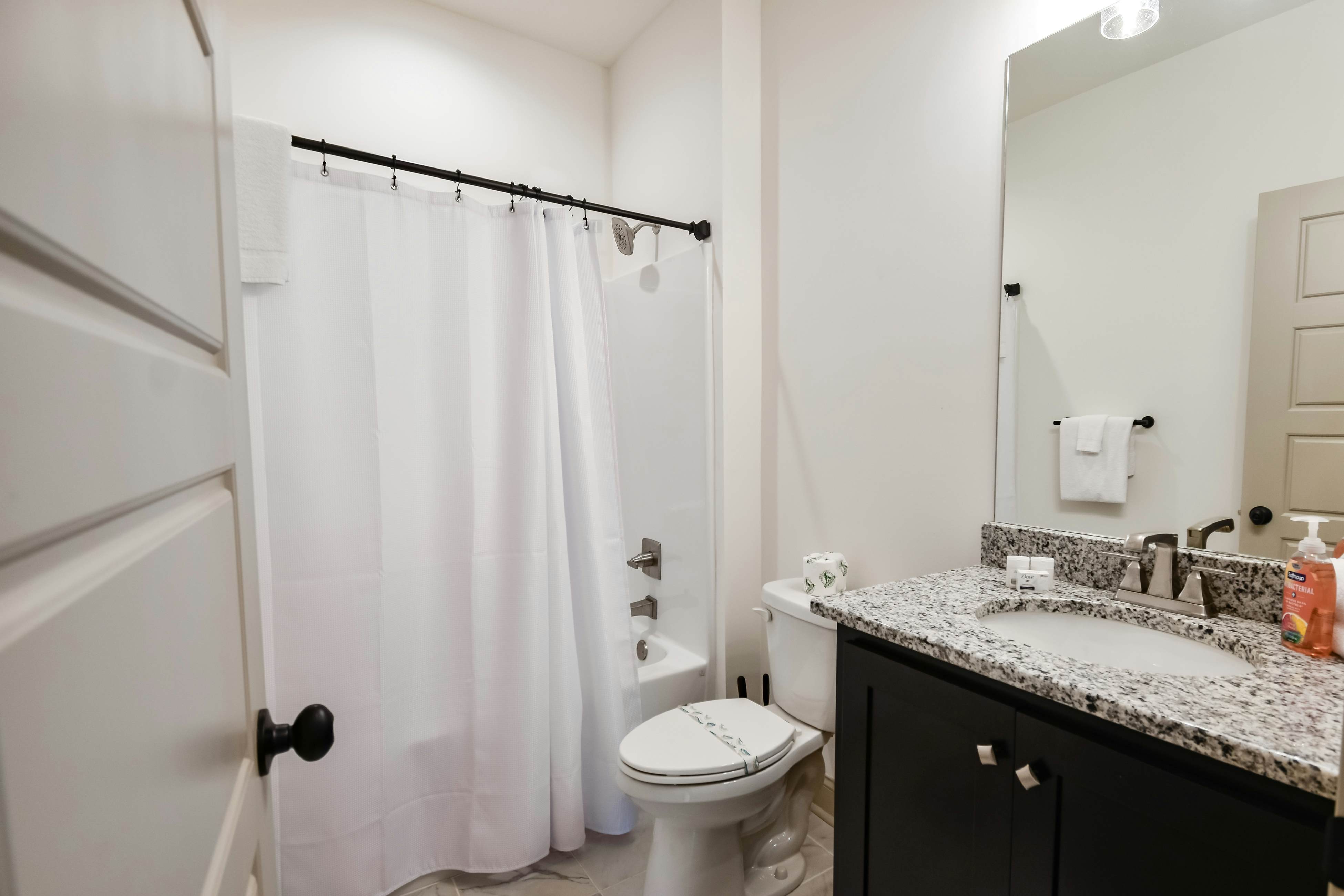 Mountain Peak Lodge - Cabin & Game Room Retreat 