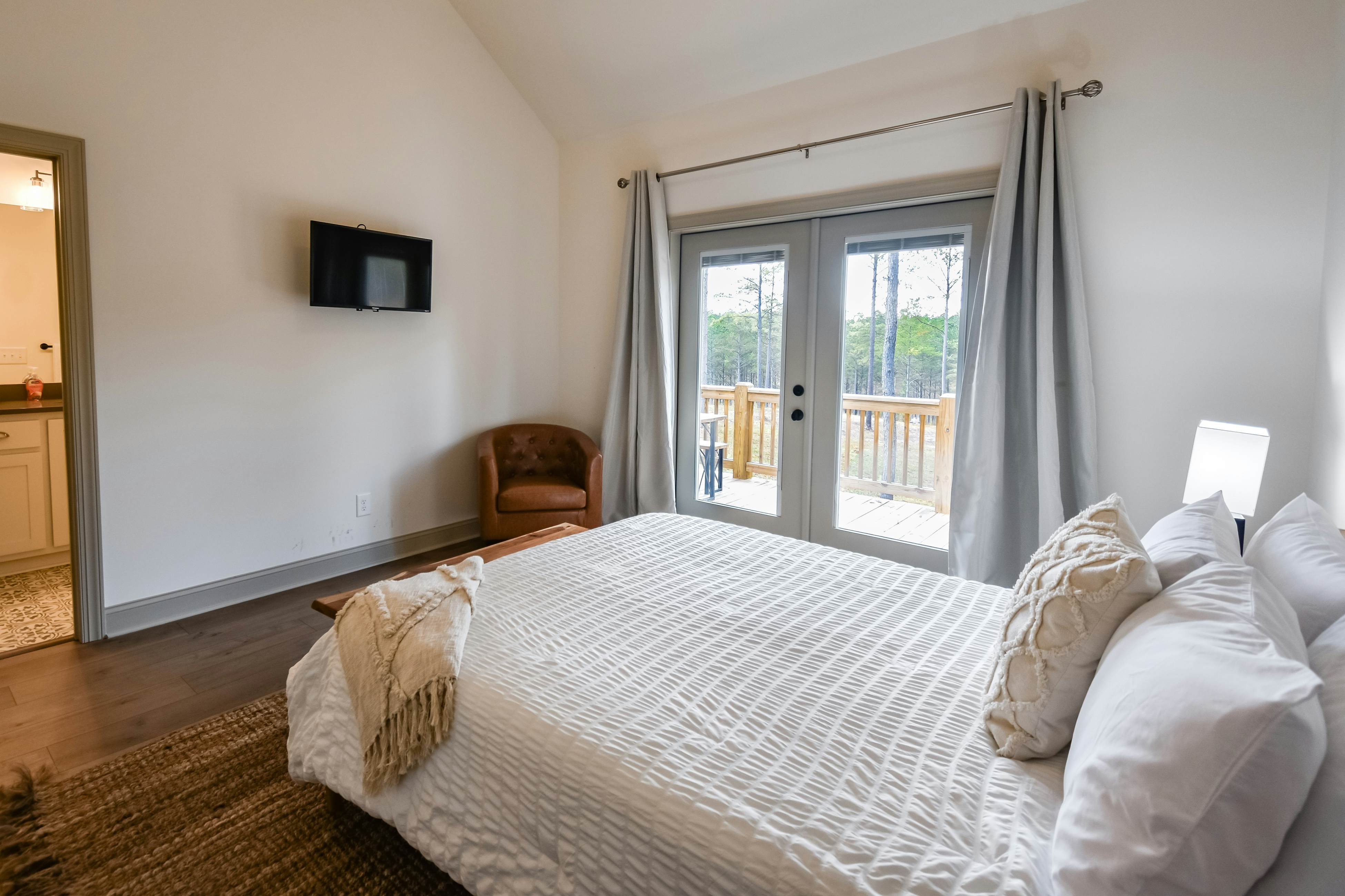 Mountain Peak Lodge - Cabin & Game Room Retreat 