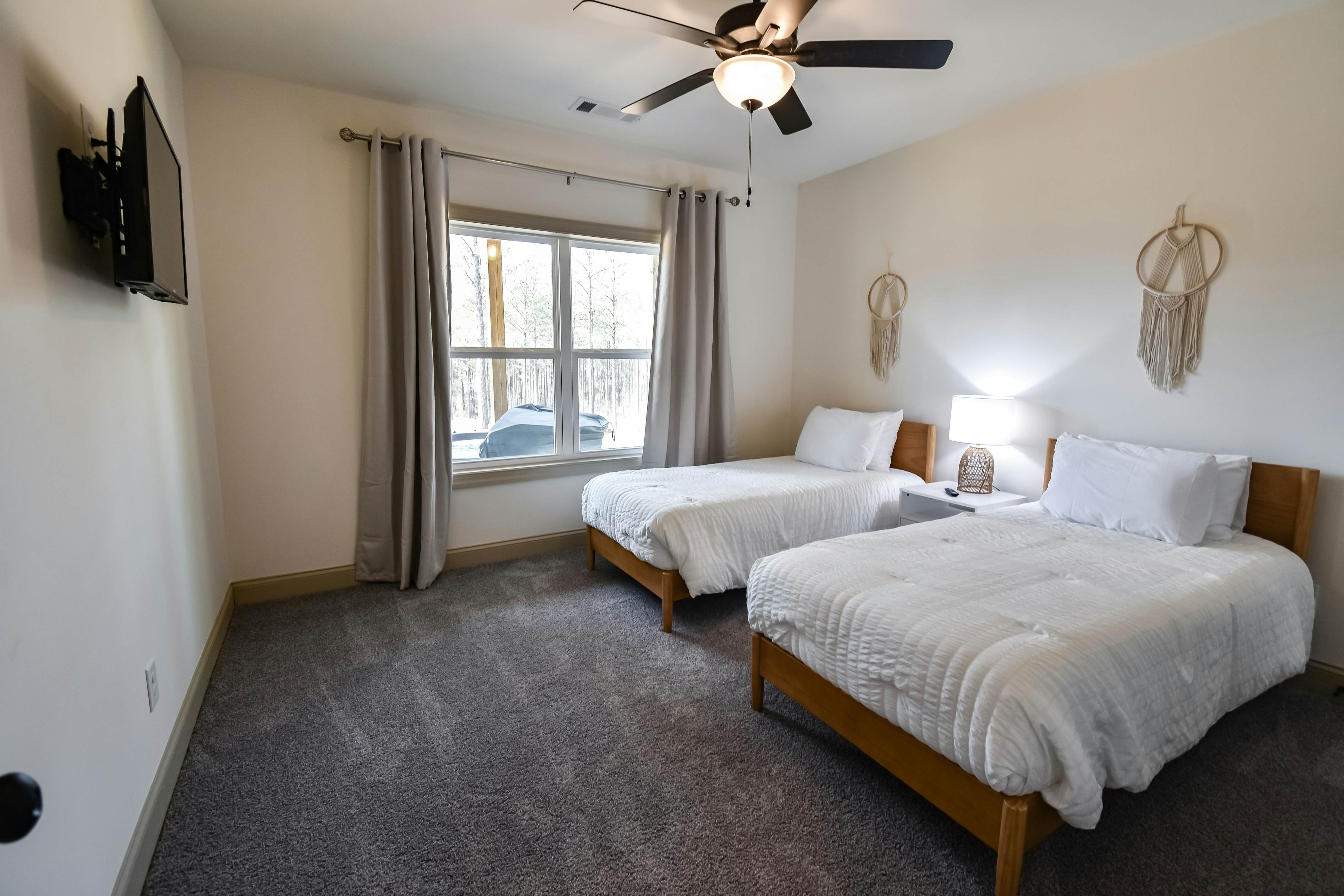 Mountain Peak Lodge - Cabin & Game Room Retreat 