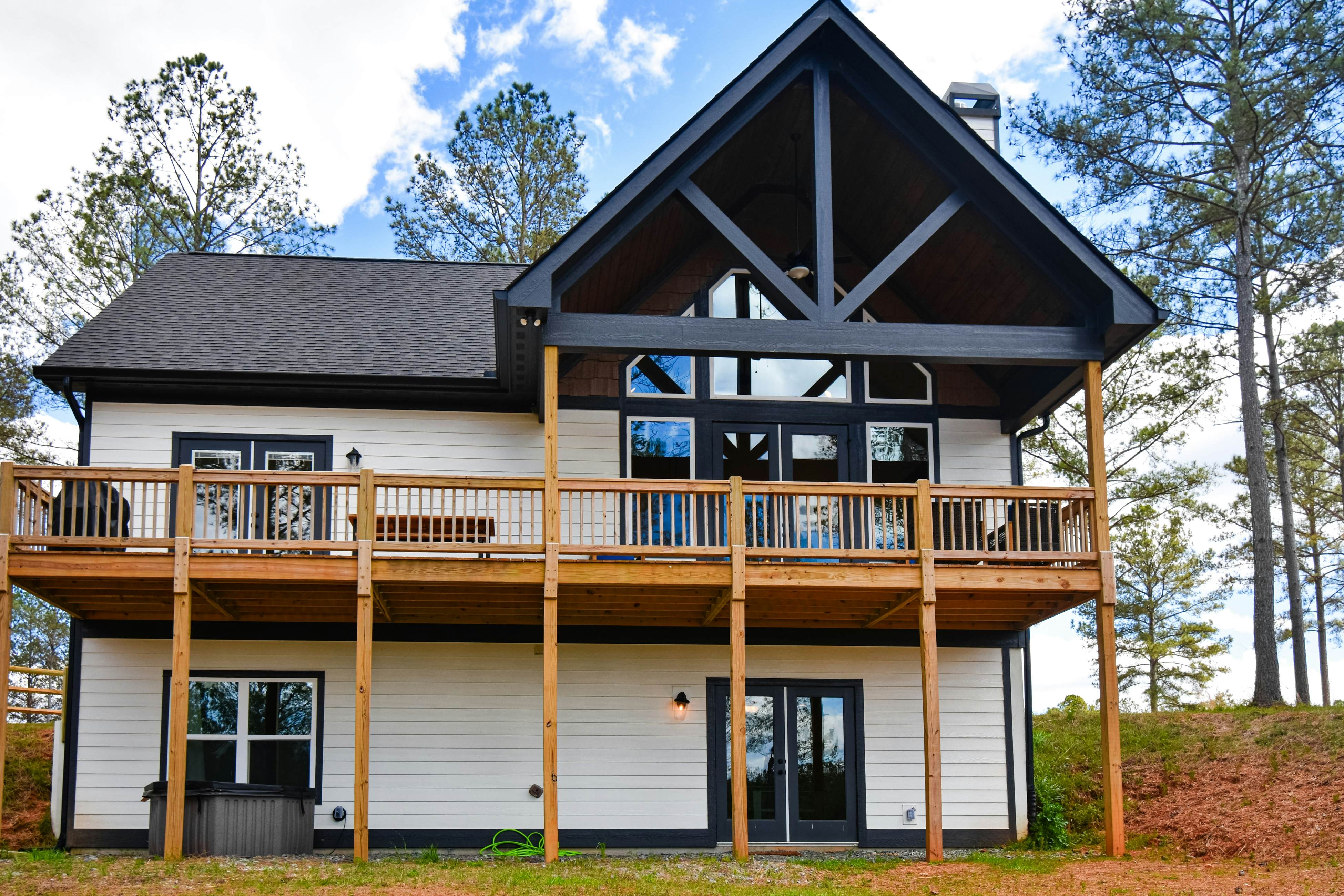 Mountain Peak Lodge - Cabin & Game Room Retreat 