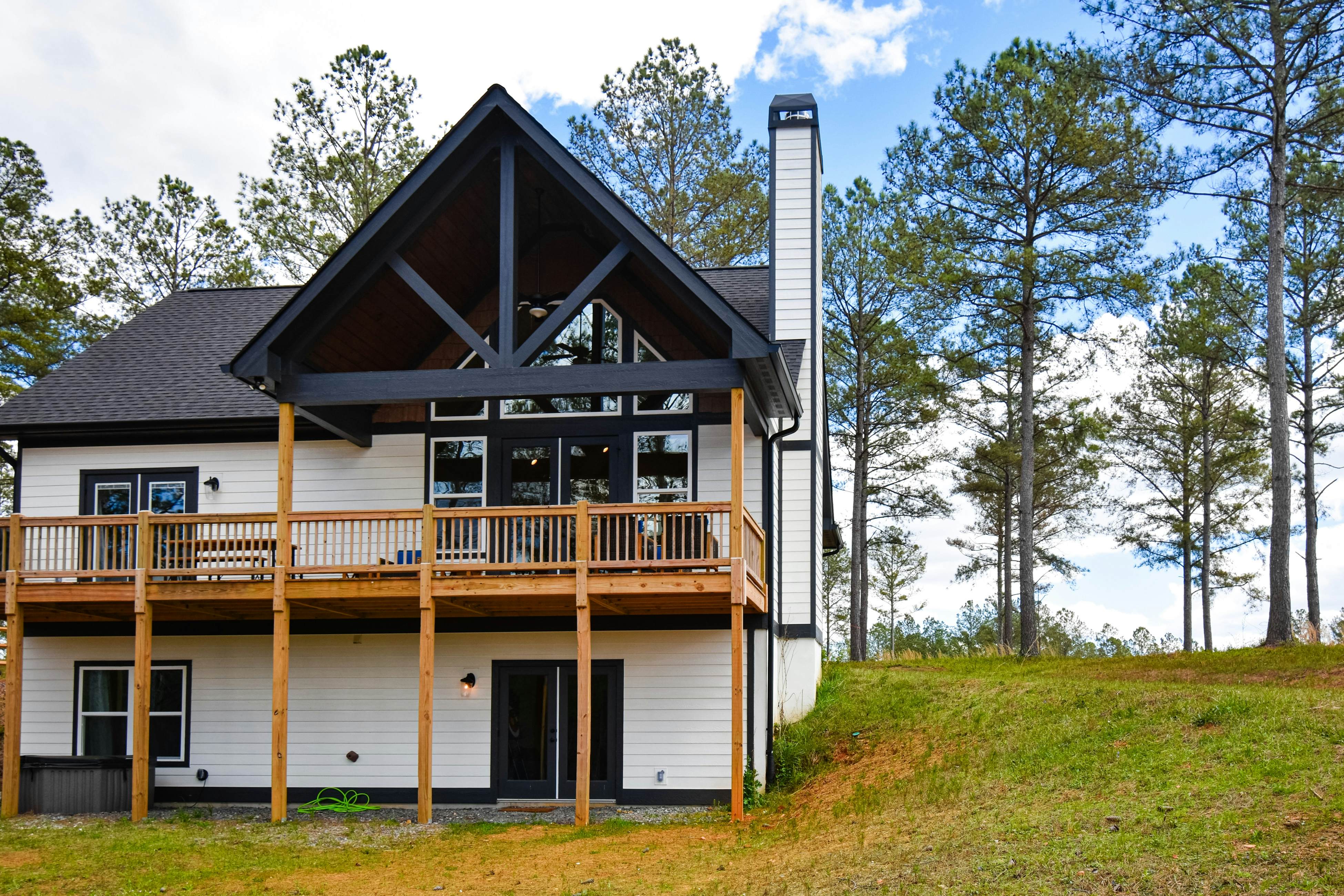 Mountain Peak Lodge - Cabin & Game Room Retreat 