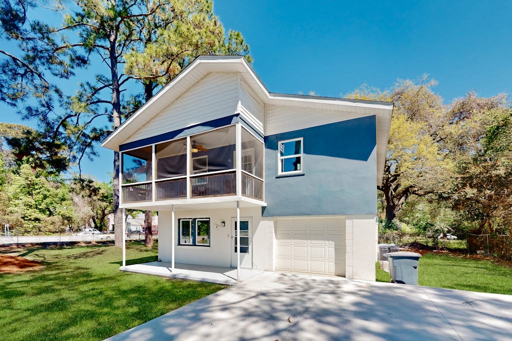 Spacious house by the beach with screened balcony & central AC — Hilton Head, SC — vacation rental