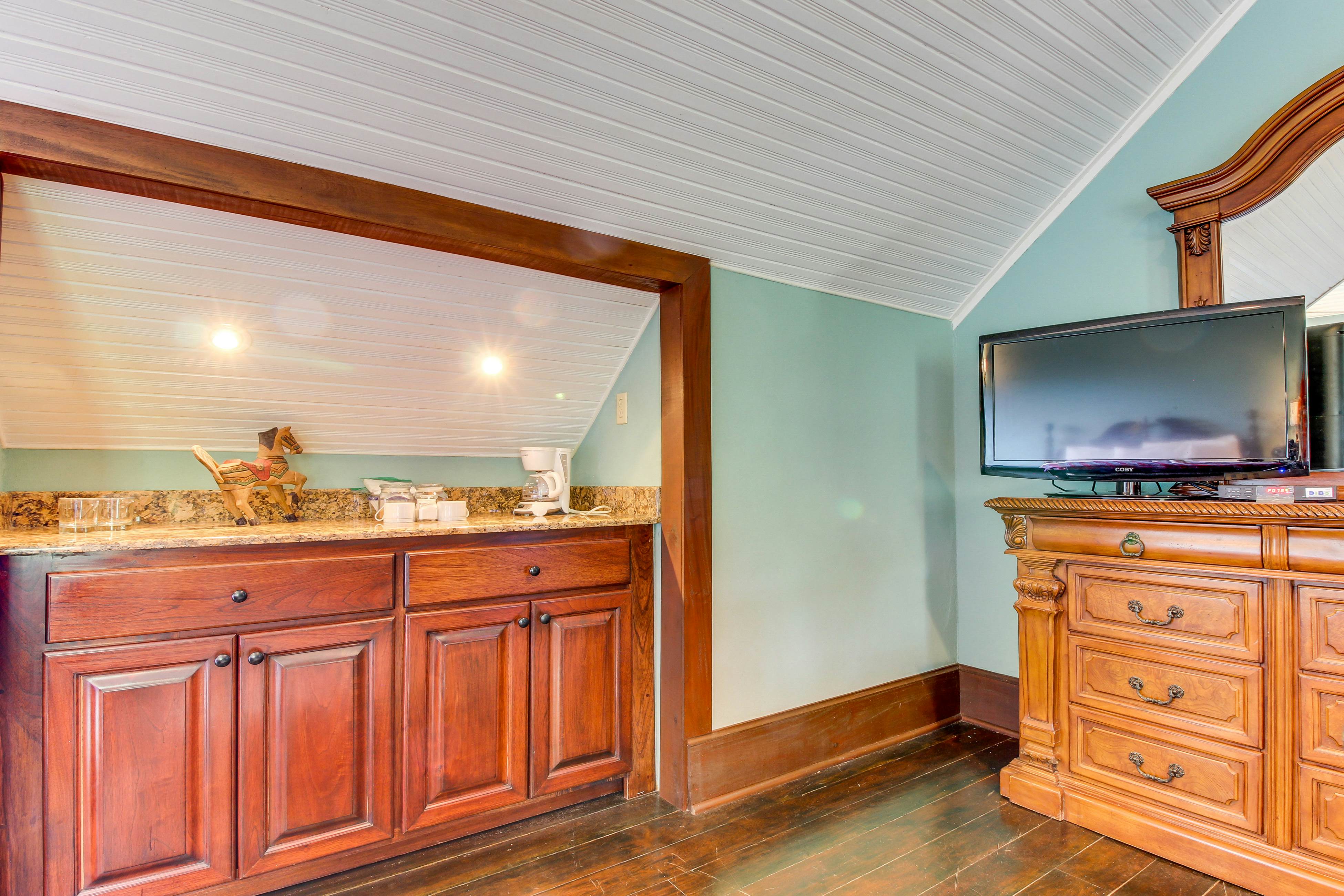 Monkey Suite at Mahogany Hall -Gold Standard Certified