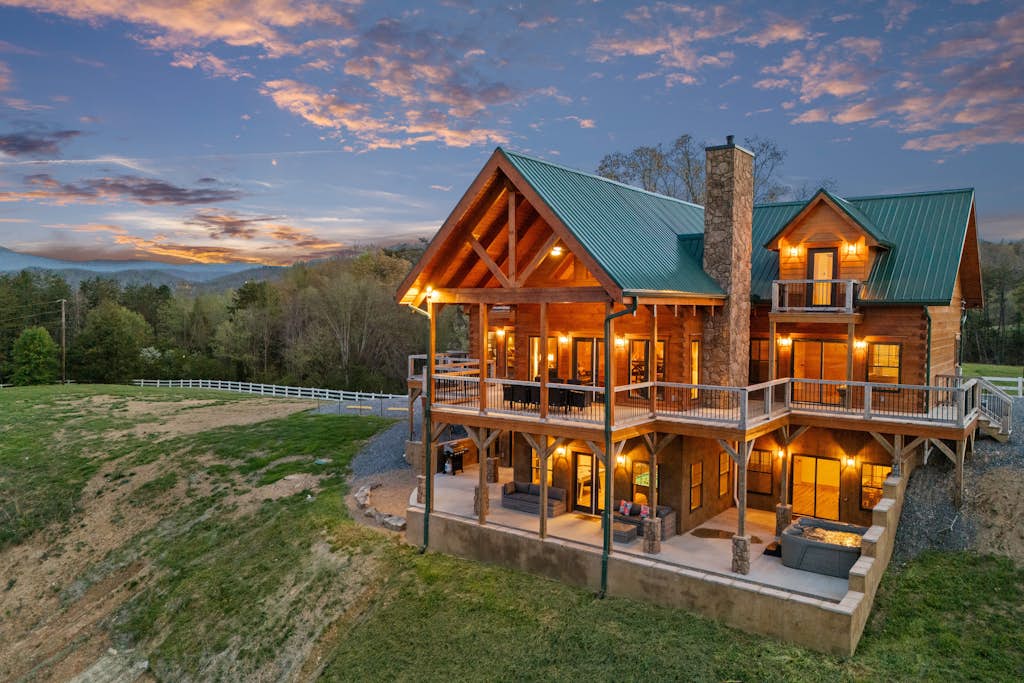 Spacious Cabin, Sleep 22, Hot Tub, Game, Theatre, View — Pigeon Forge, TN — vacation rental