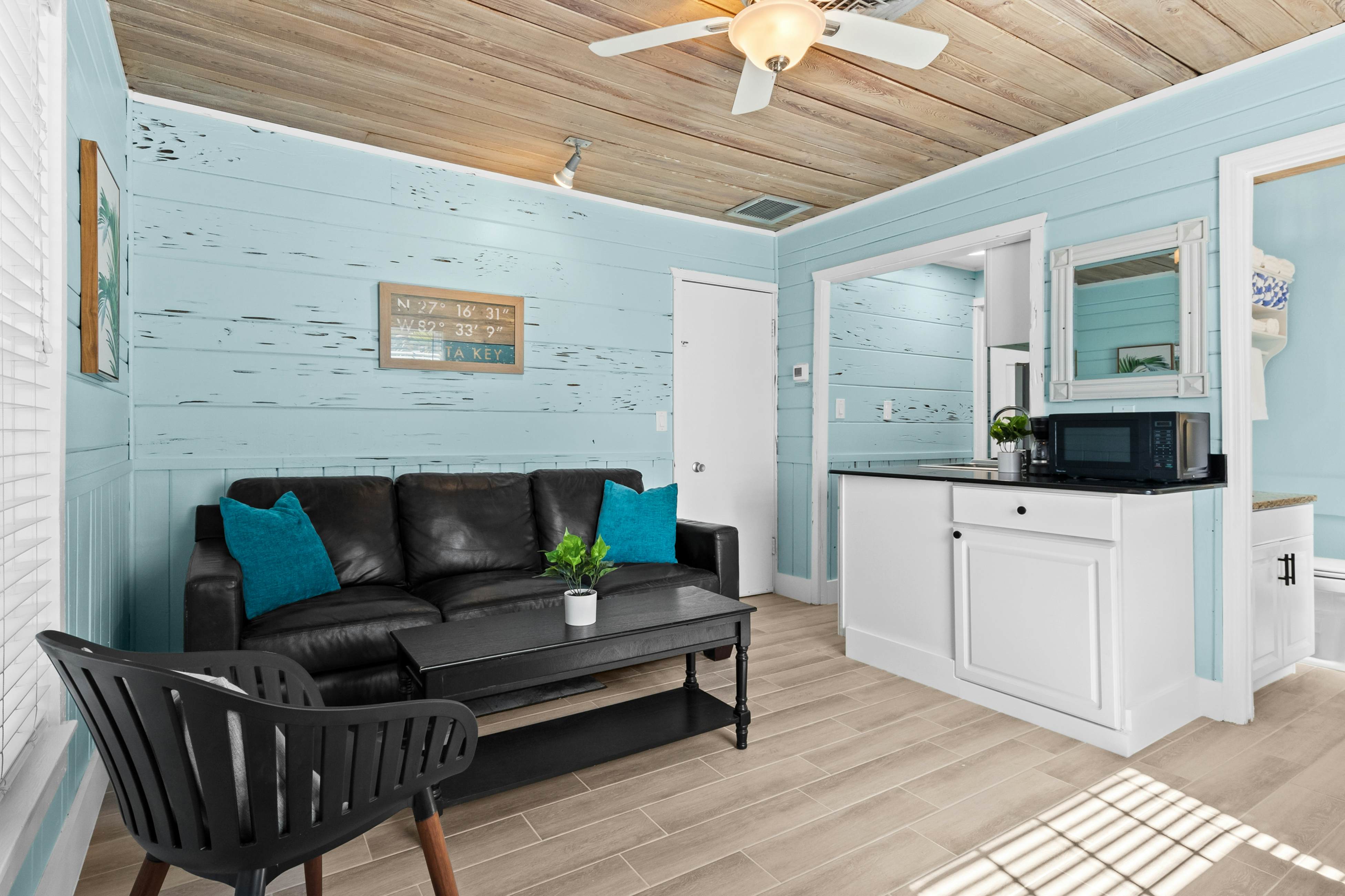 Parrot Beach Cottages Suite #4