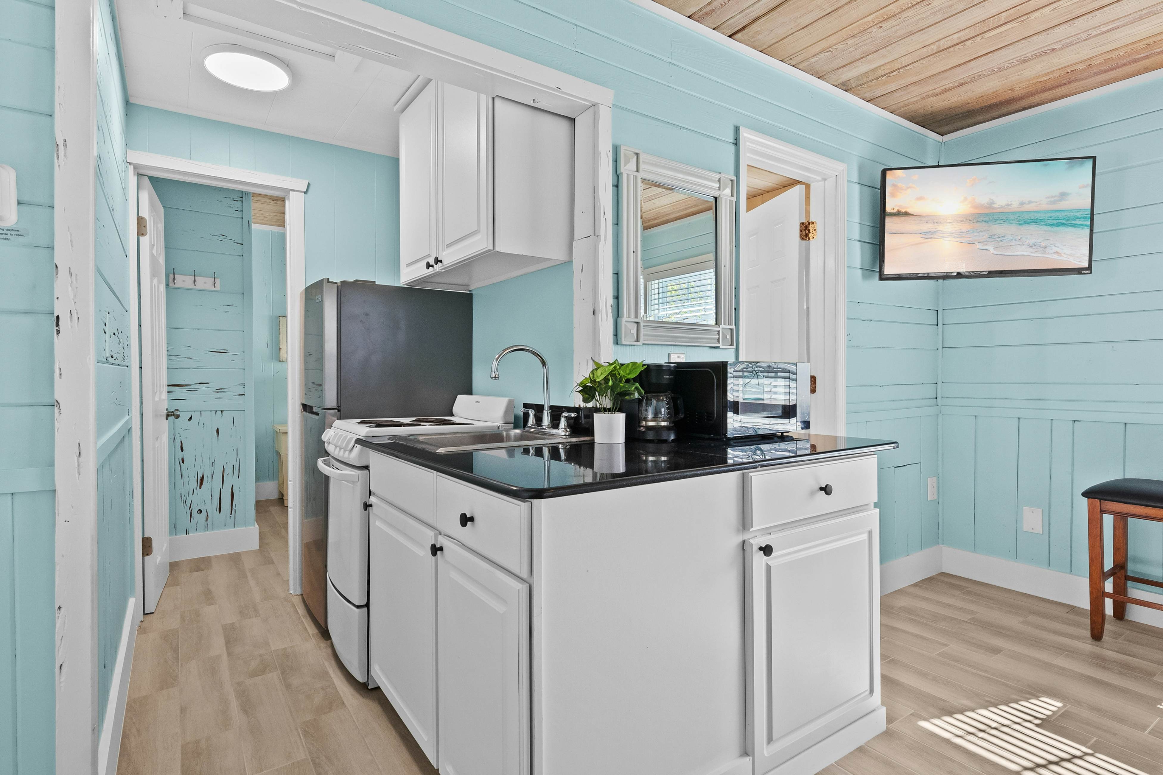 Parrot Beach Cottages Suite #4