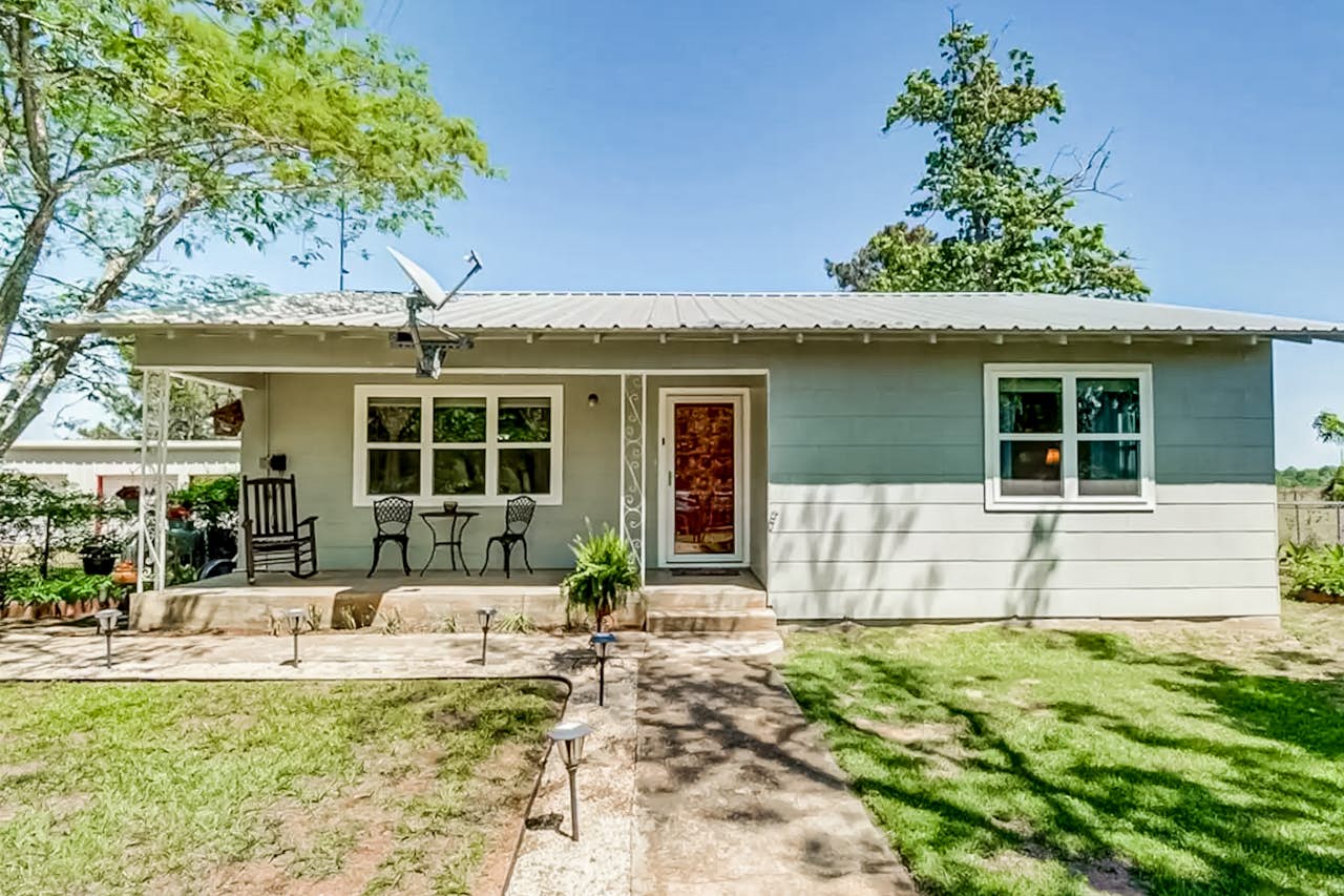 Stay Awhile in Smithville 2 BD Smithville, TX Vacation Rental Vacasa