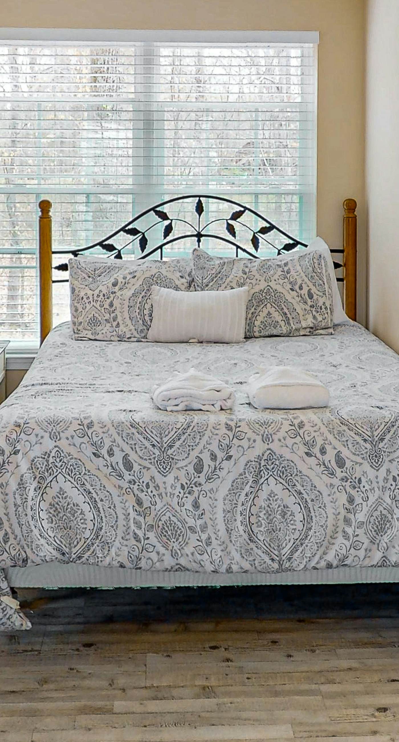 The Overlook Lake Retreat