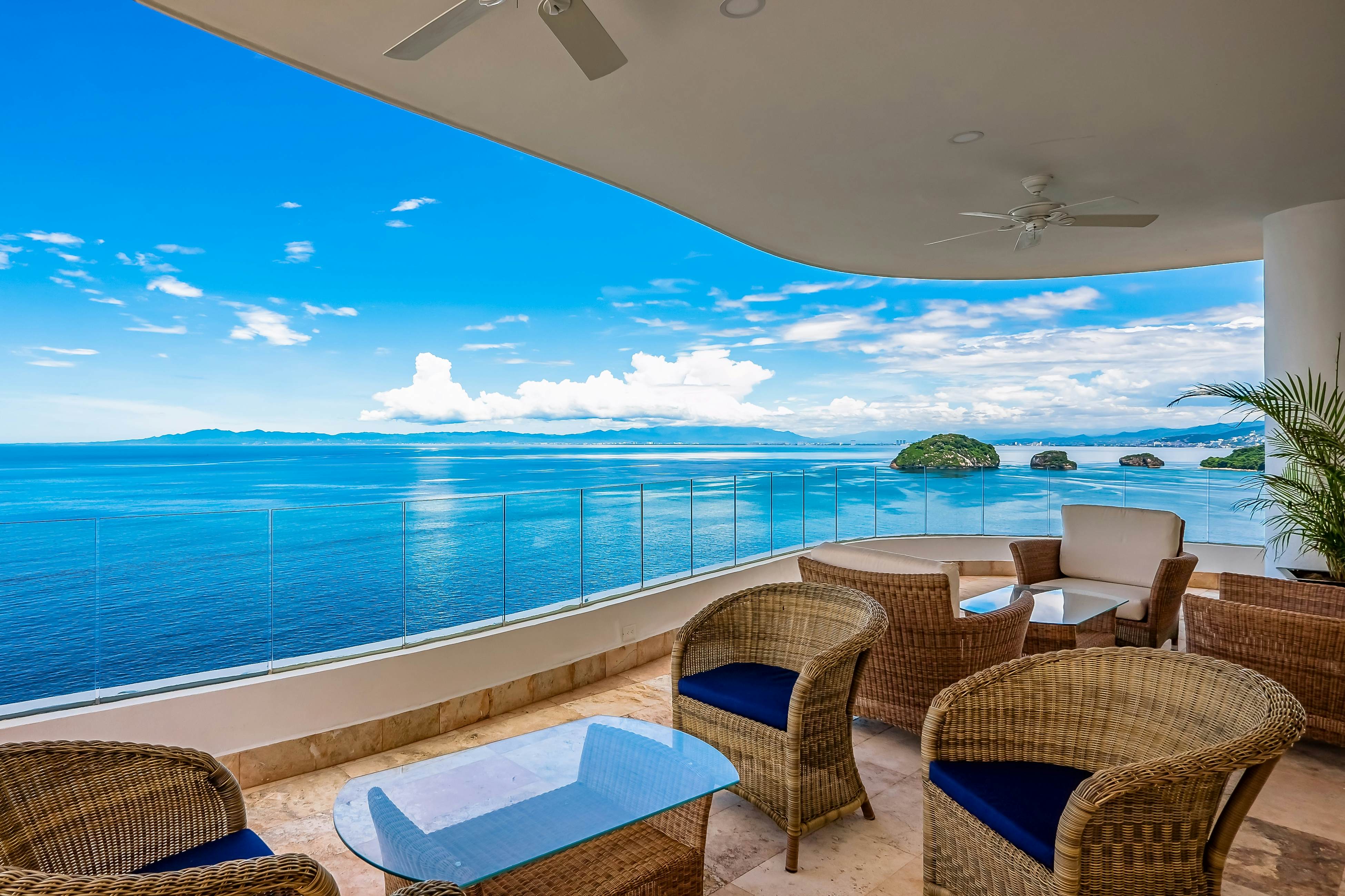 Blue Horizon 902 at Residences