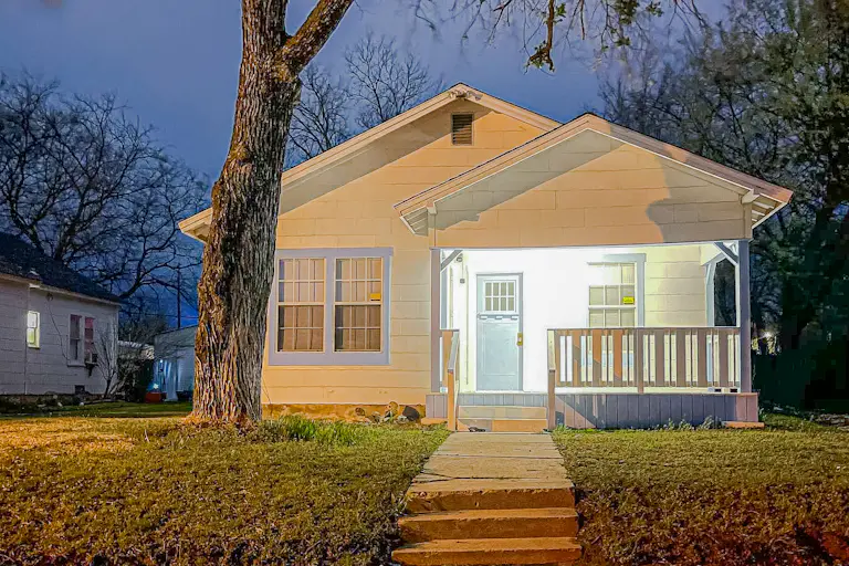 Sunbeam Retreat 2 BD Ardmore, OK Vacation Rental Vacasa