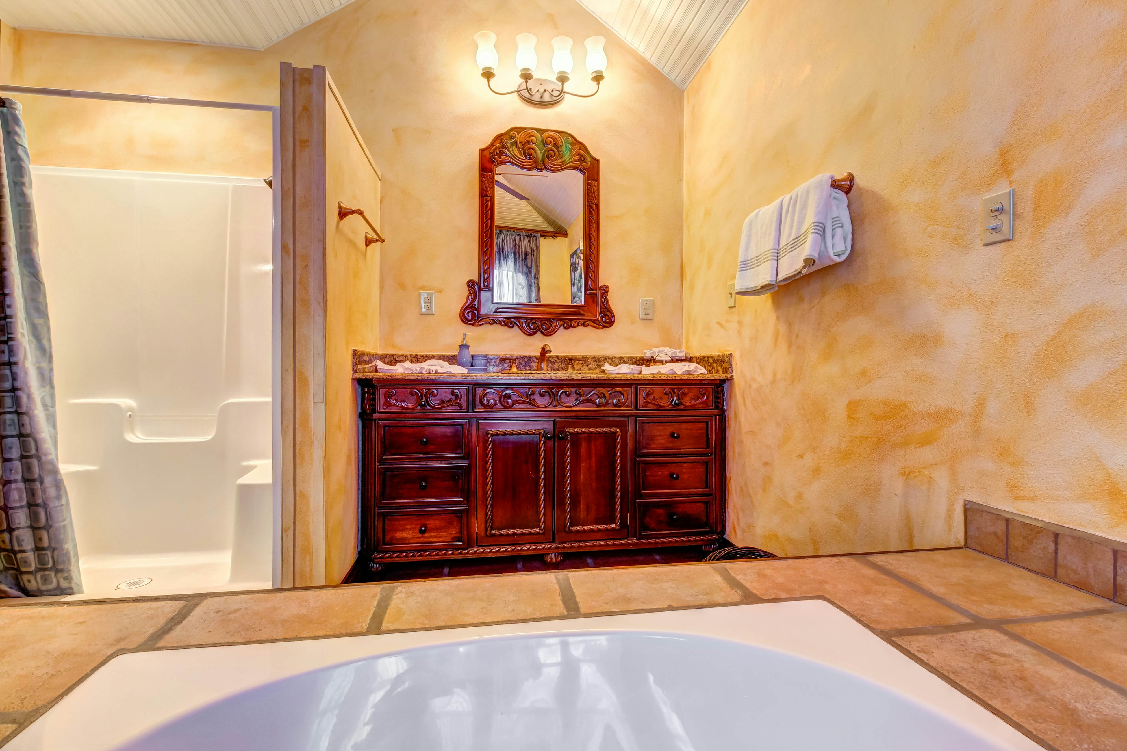 Toucan Suite at Mahogany Hall -Gold Standard Certified