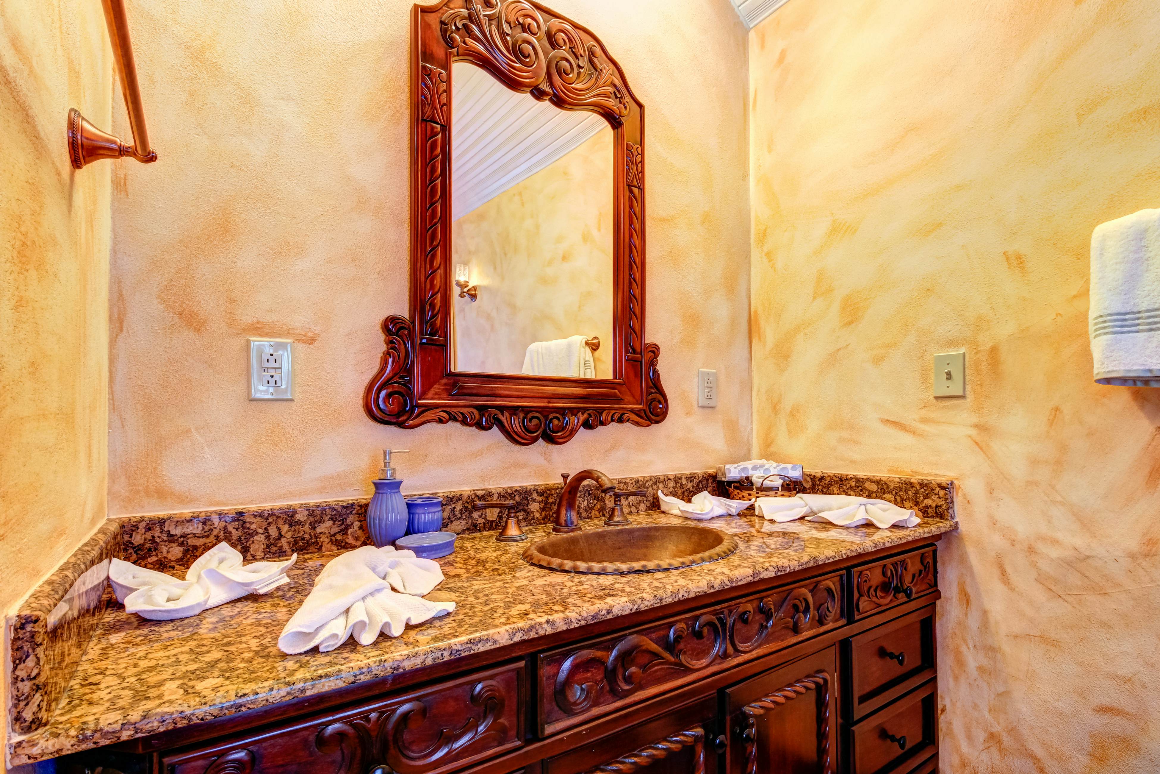 Toucan Suite at Mahogany Hall -Gold Standard Certified