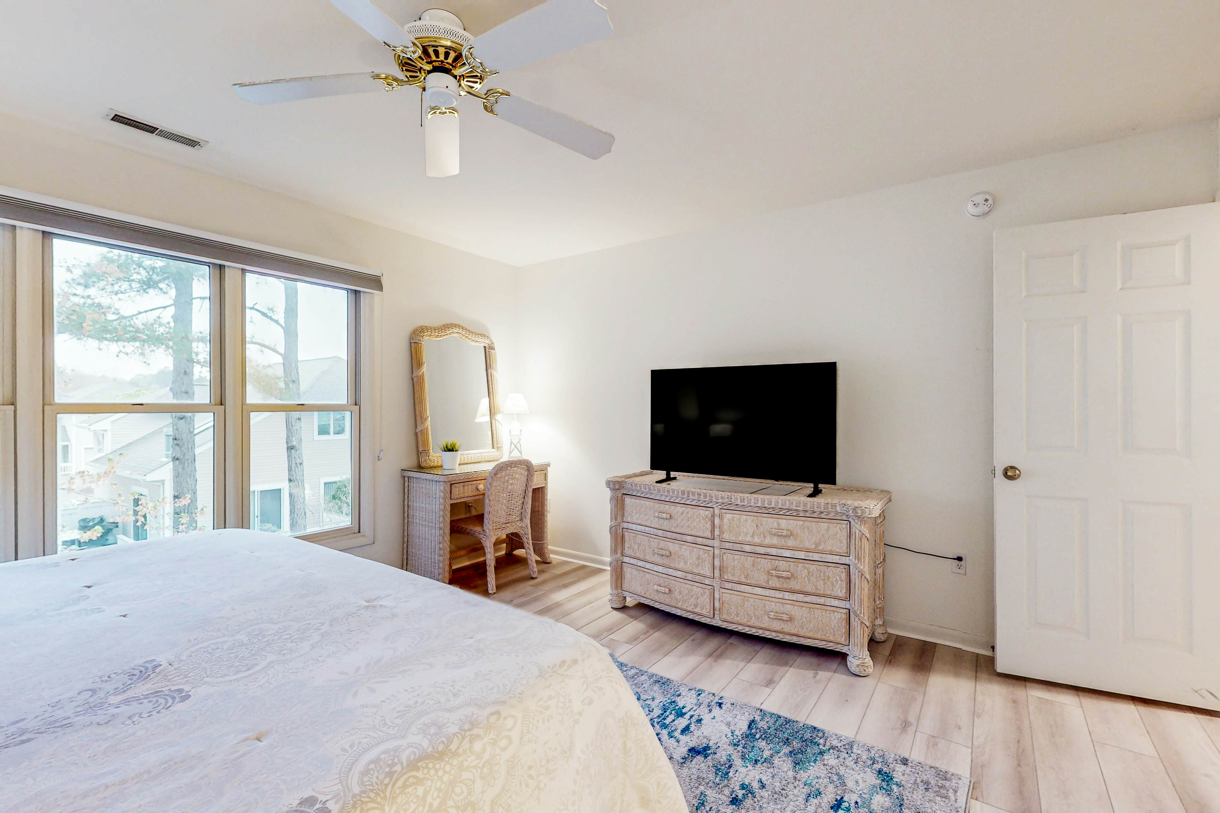 Sea Colony - 53033 Lakeshore Dr