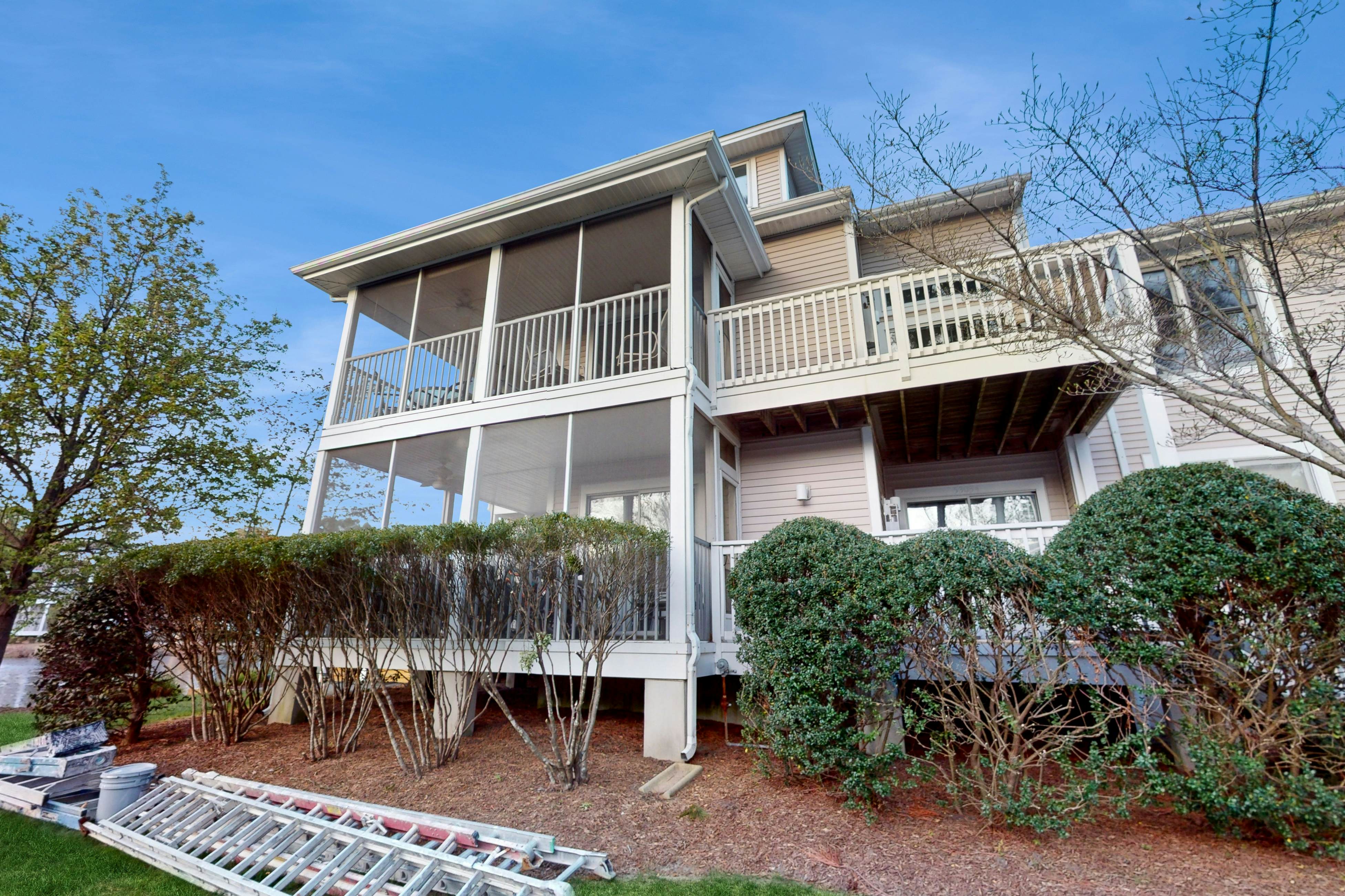 Sea Colony - 53033 Lakeshore Dr