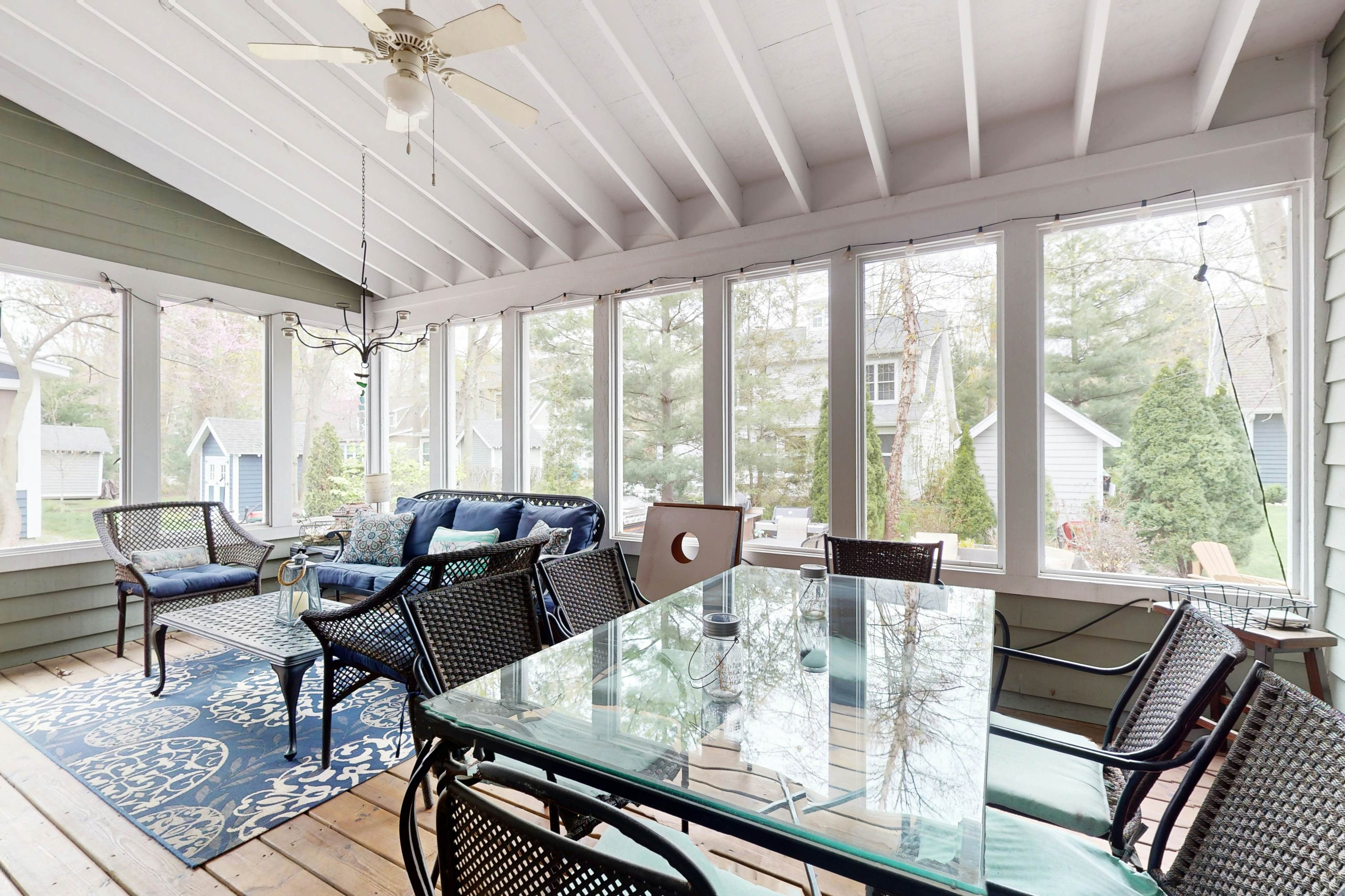 Seaglass Lakeshore Cottage