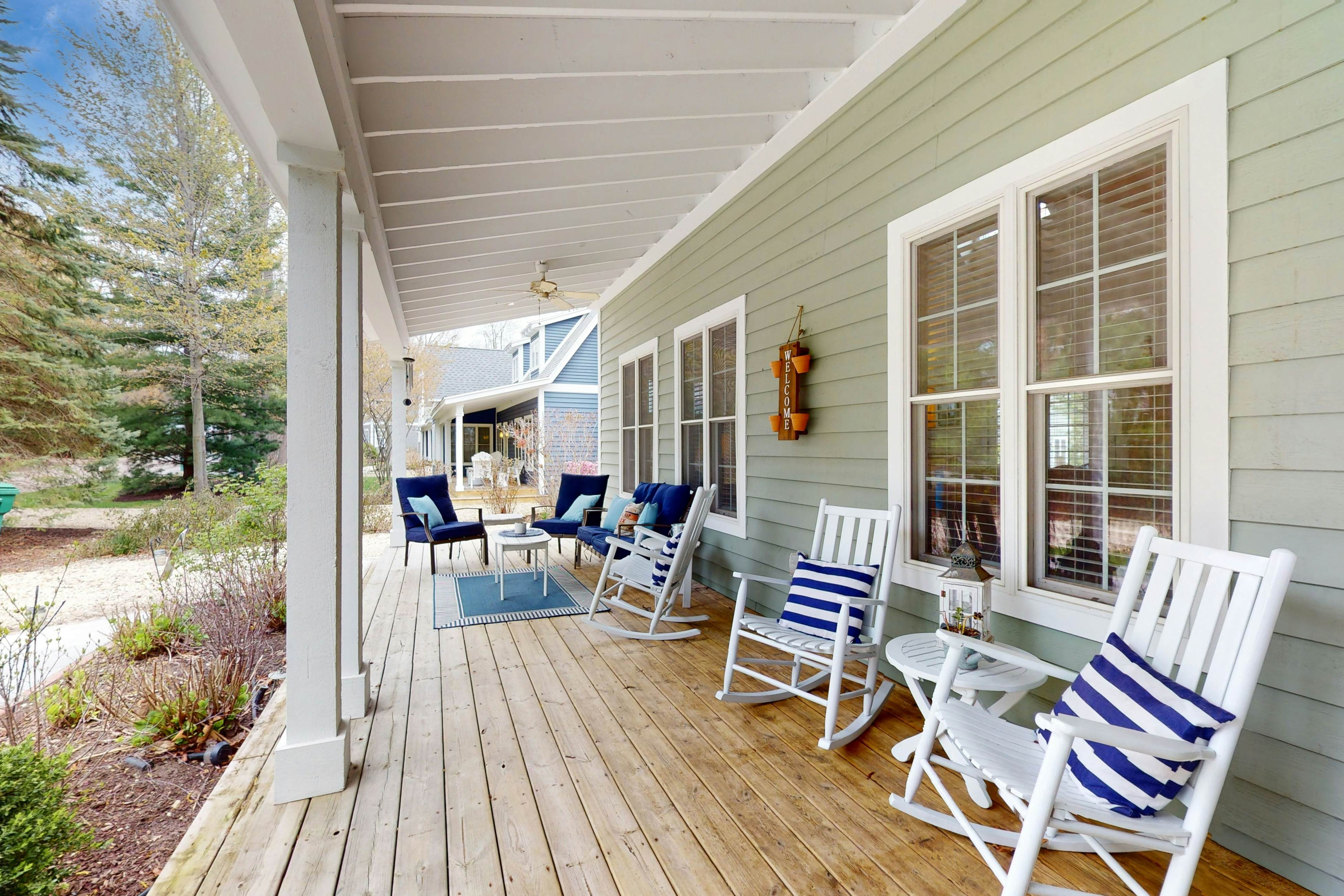 Seaglass Lakeshore Cottage