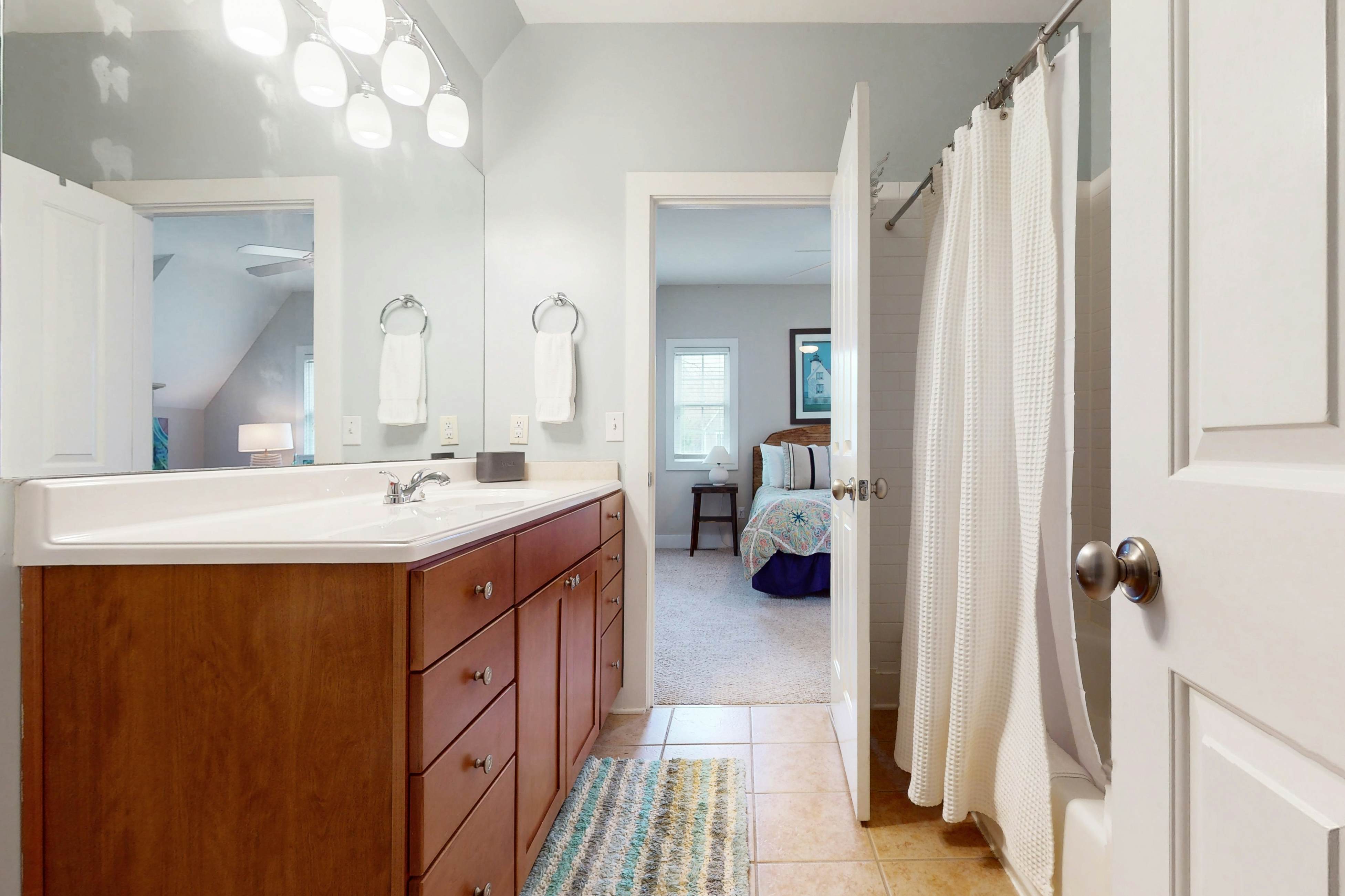 Seaglass Lakeshore Cottage