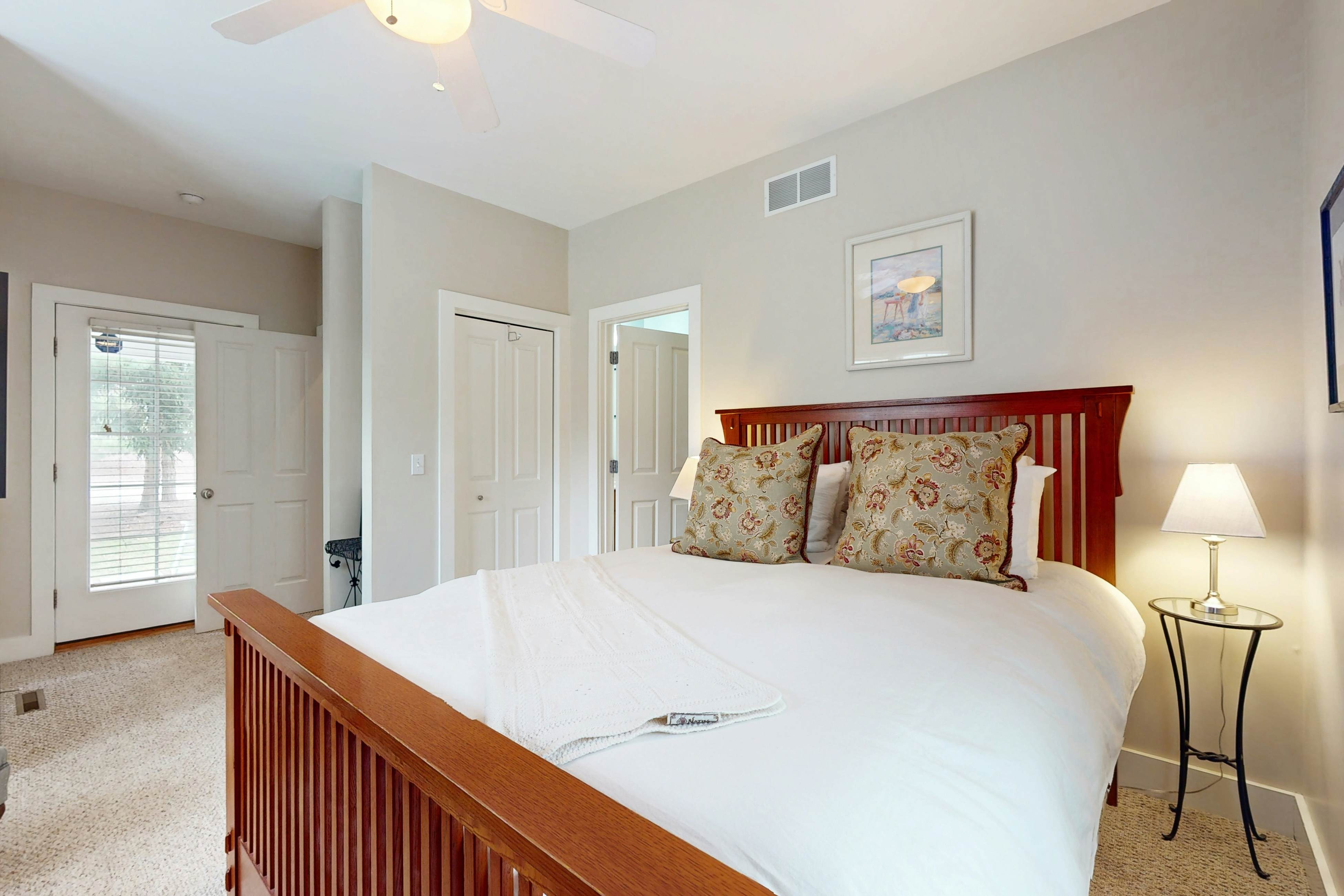 Seaglass Lakeshore Cottage