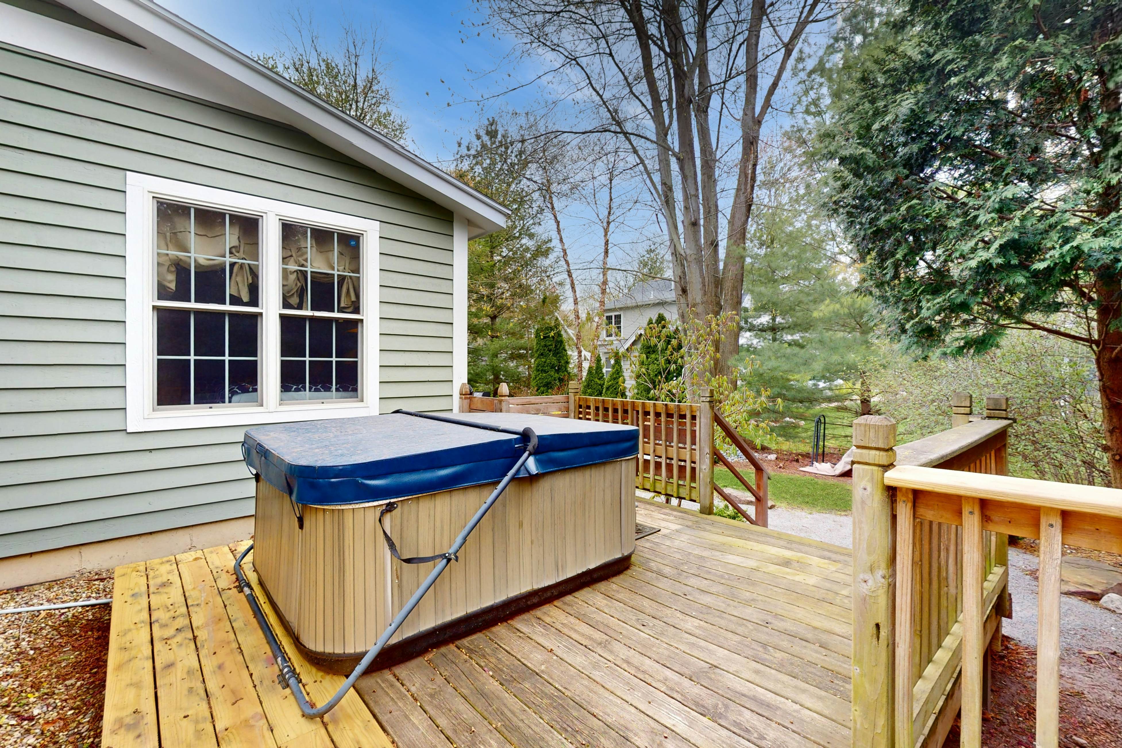 Seaglass Lakeshore Cottage