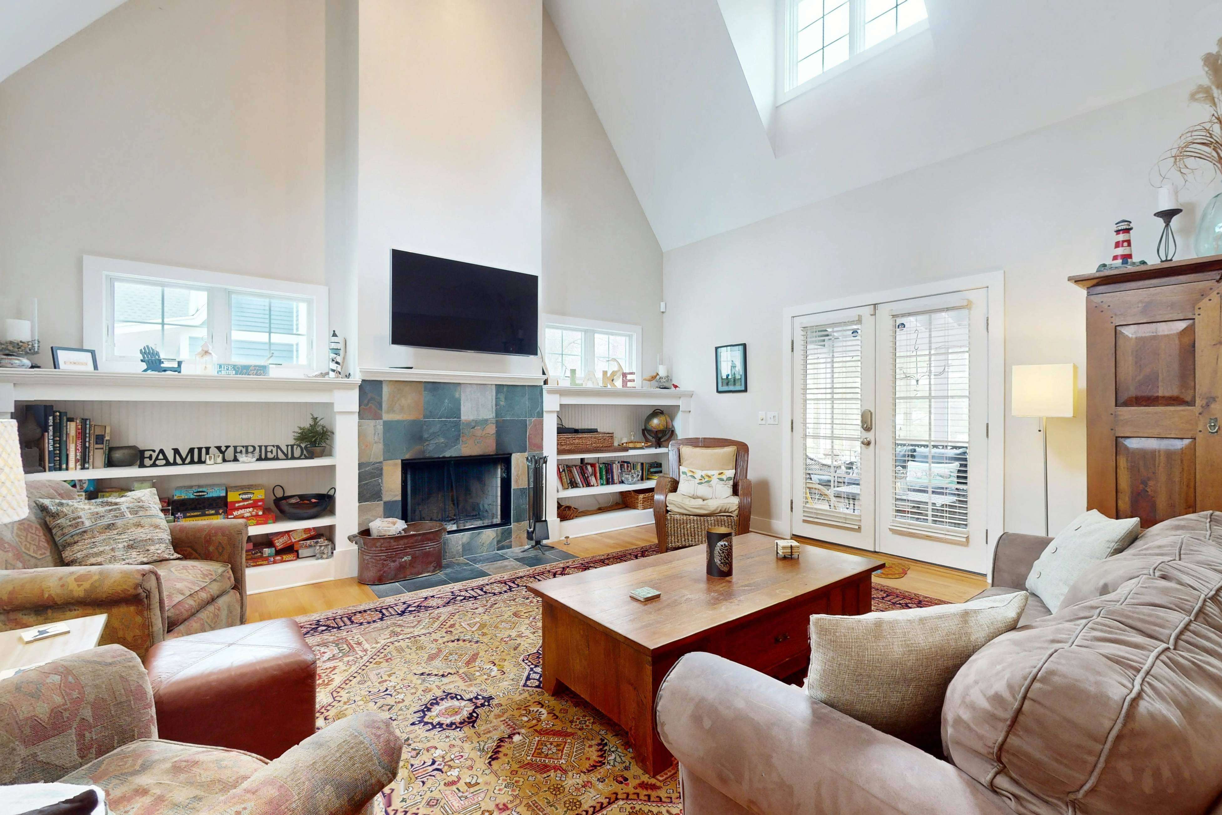 Seaglass Lakeshore Cottage