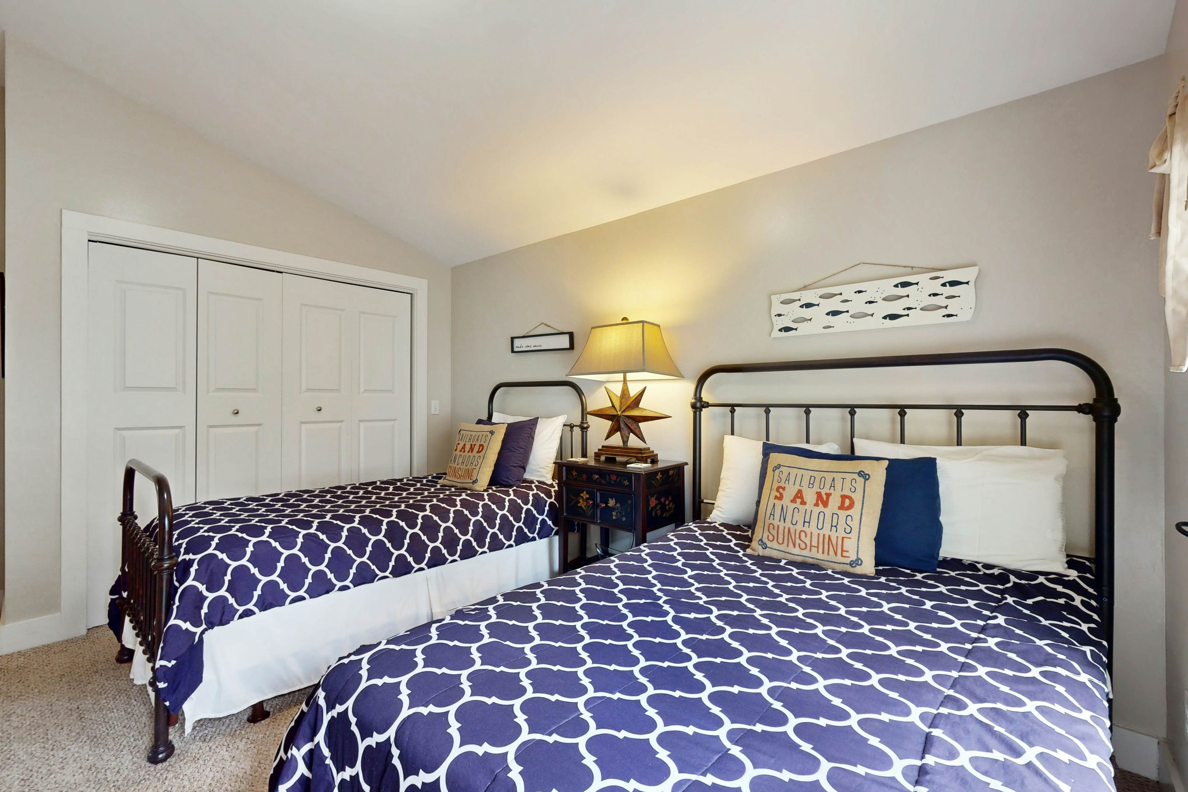 Seaglass Lakeshore Cottage