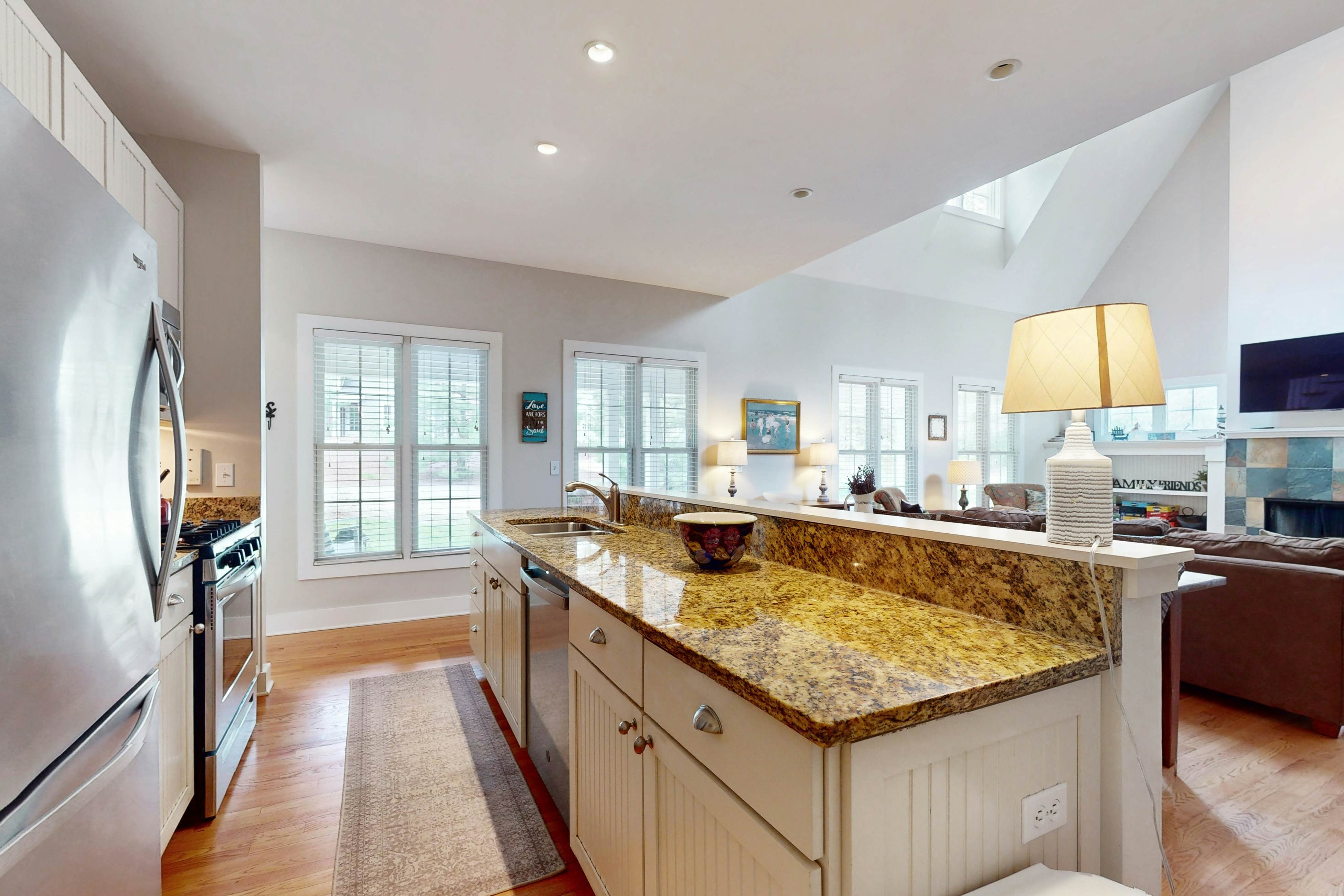 Seaglass Lakeshore Cottage