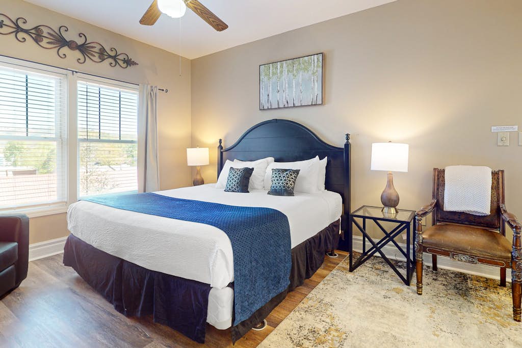 Relaxing Condo, Sleeps 6, Fireplace Jetted tub, Gym โ Gatlinburg, TN โ vacation rental