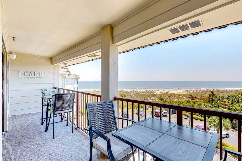 Newly renovated beachfront condo with pool, tennis, restaurants, gym, & balcony — Hilton Head, SC — vacation rental